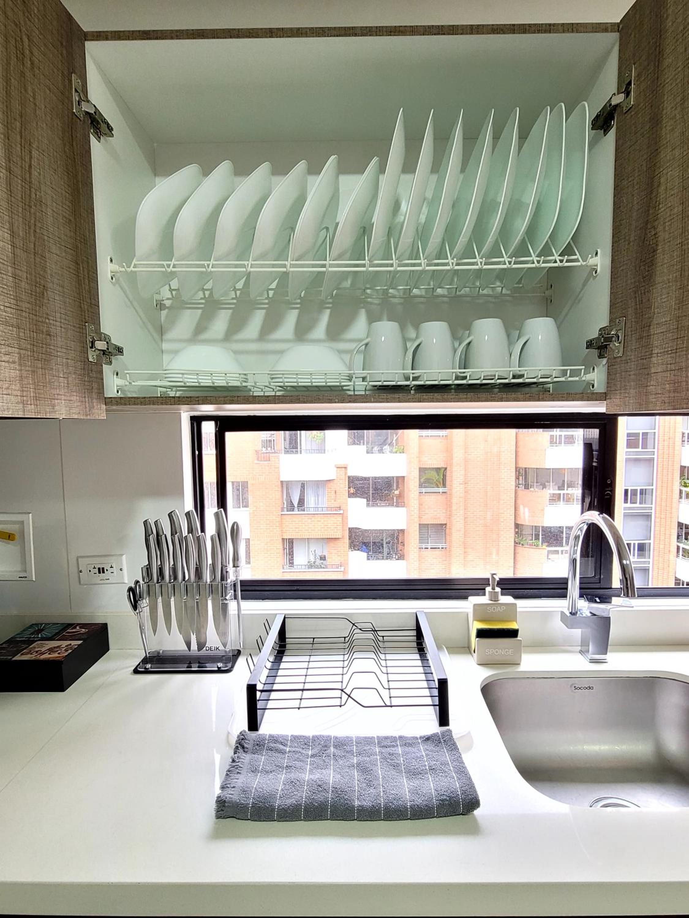 New Luxury 3 Bedroom Apartment in Great Area.