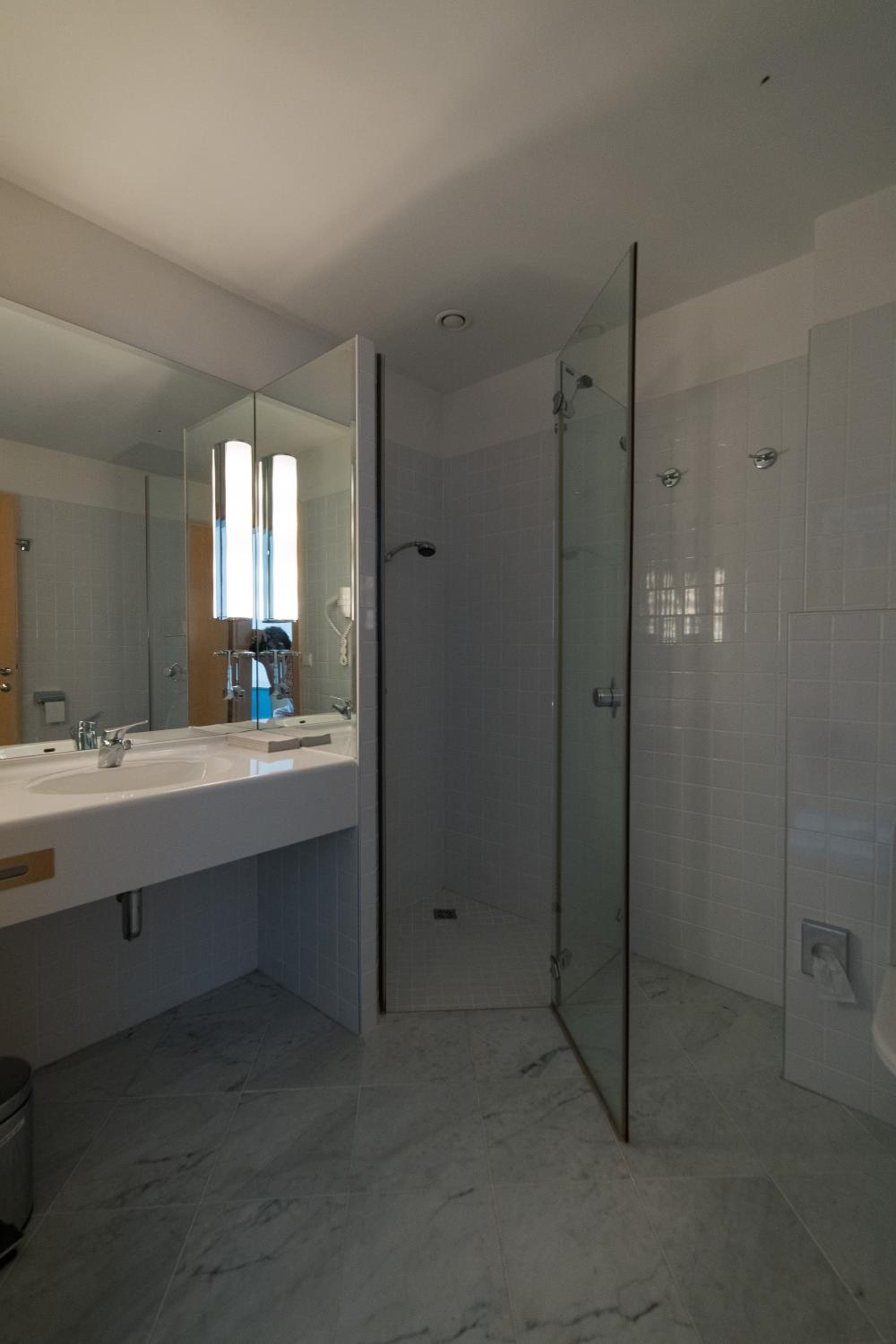 Zweibettzimmer am Bauernhof mit Tieren (ehemaliges Golfhotel)