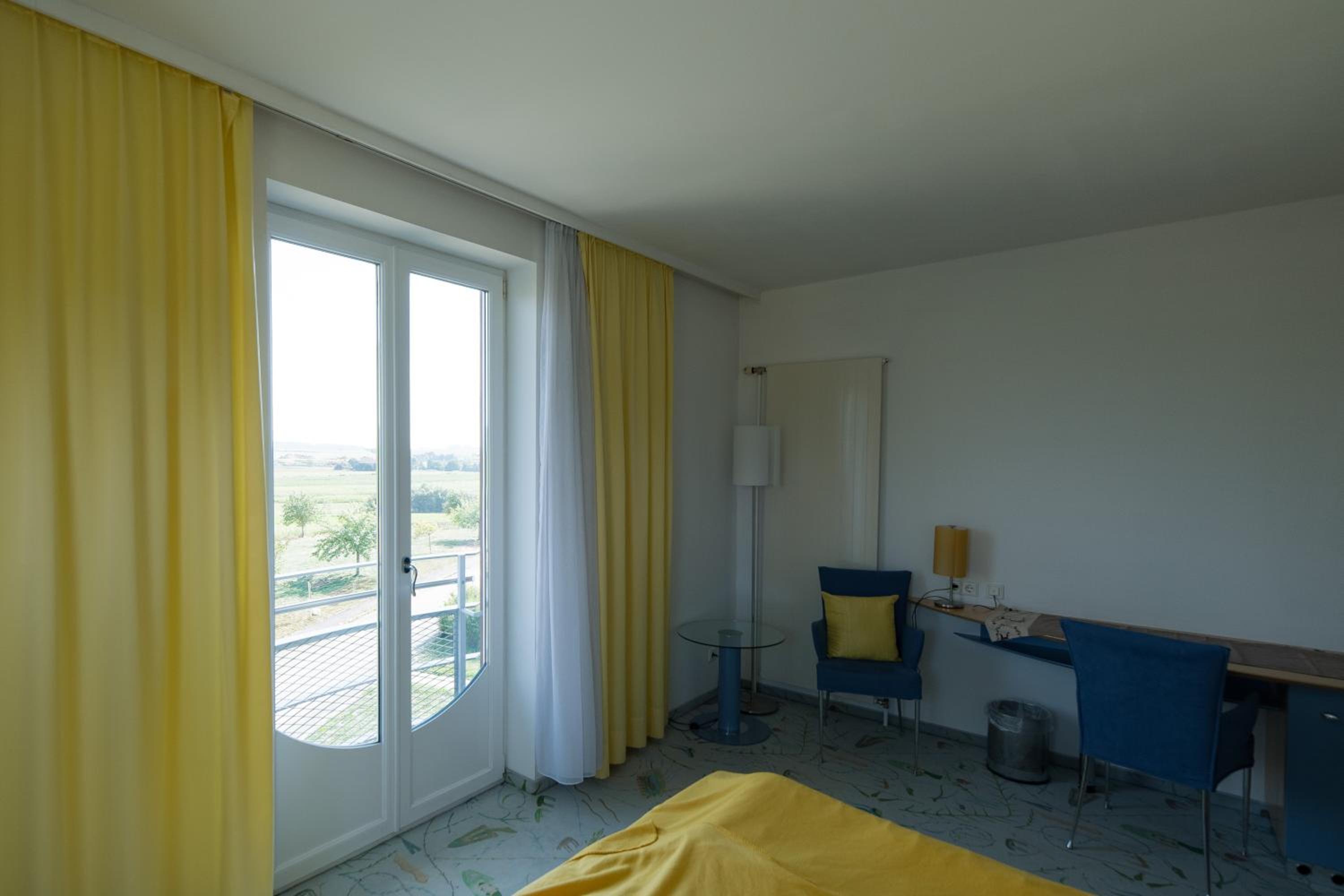 Zweibettzimmer am Bauernhof mit Tieren (ehemaliges Golfhotel)