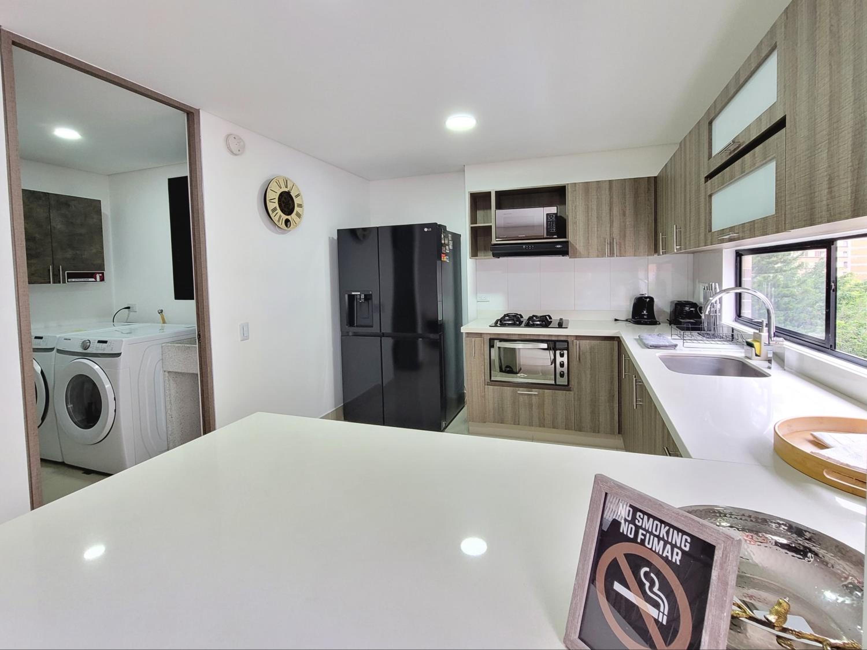 New Luxury 3 Bedroom Apartment in Great Area.