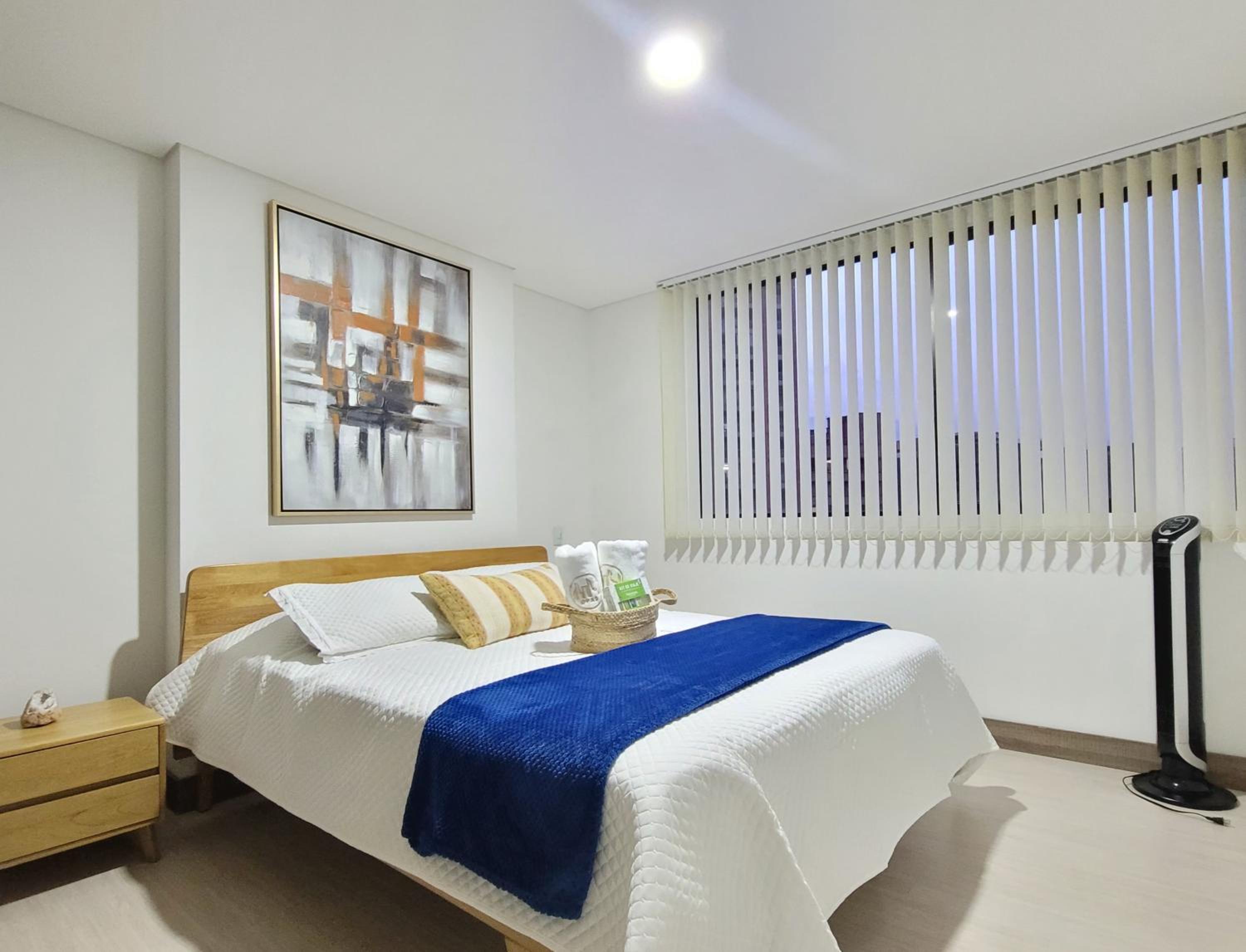 New Luxury 3 Bedroom Apartment in Great Area.