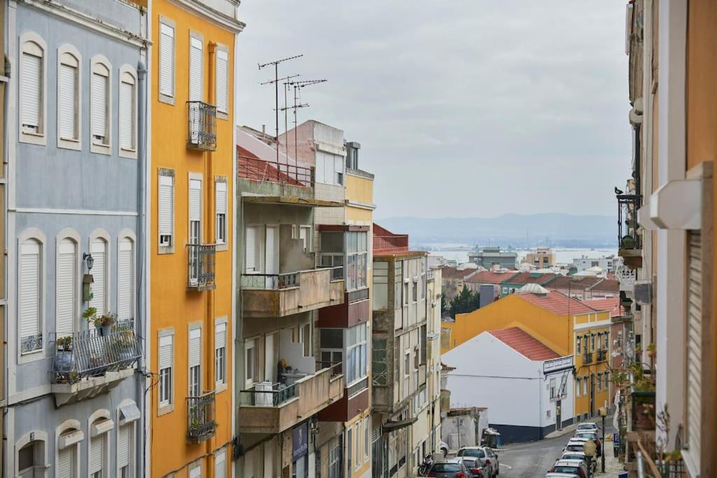 Charming 2-Bedroom Apartment for an Authentic Lisbon Experience