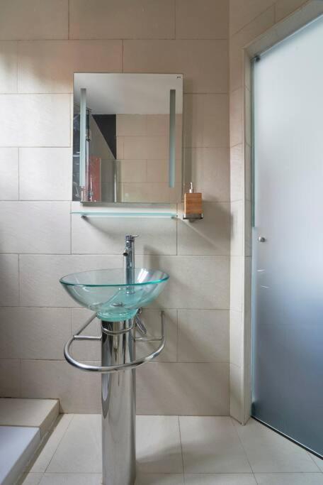 Charming 2-Bedroom Apartment for an Authentic Lisbon Experience