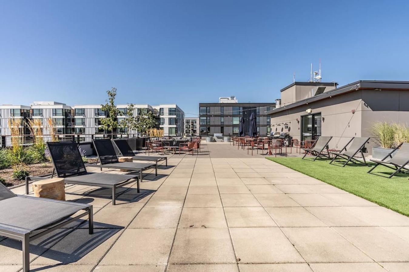 Central District Condo | Modern| Rooftop view 2
