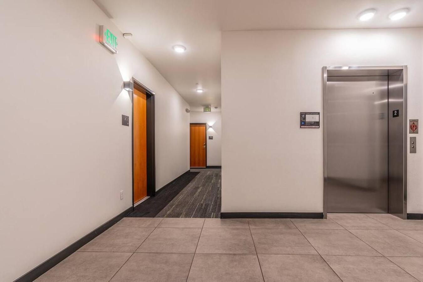 Central District Condo | Modern| Rooftop view 4