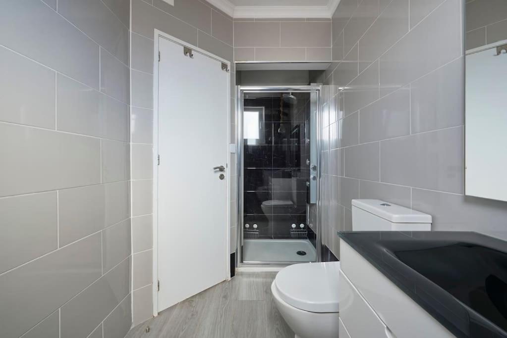 New 3 bedroom flat with river on sight @Alameda view 3