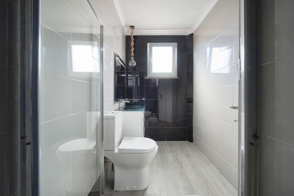 New 3 bedroom flat with river on sight @Alameda view 4