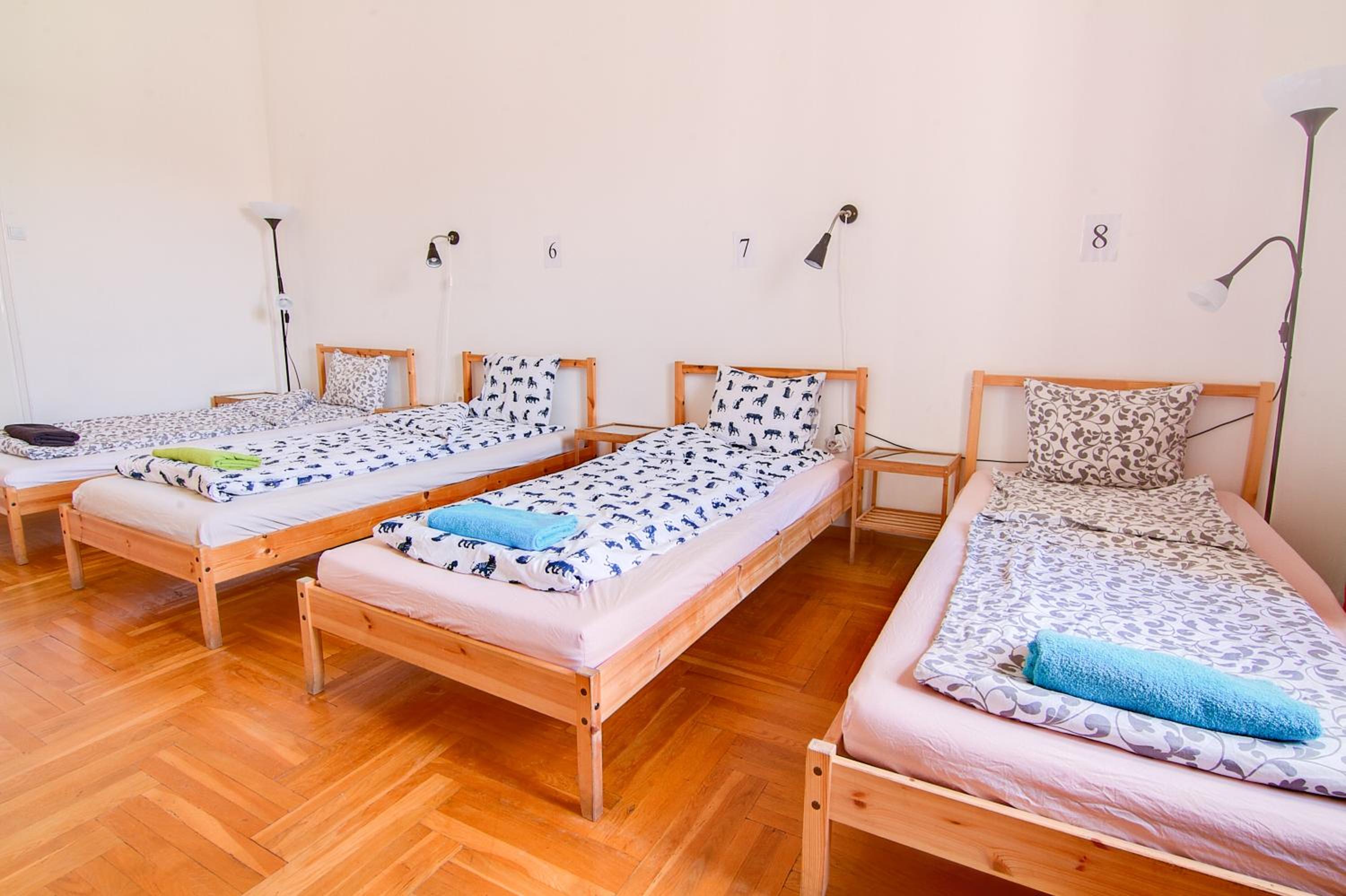 Pal's Hostel and Apartments