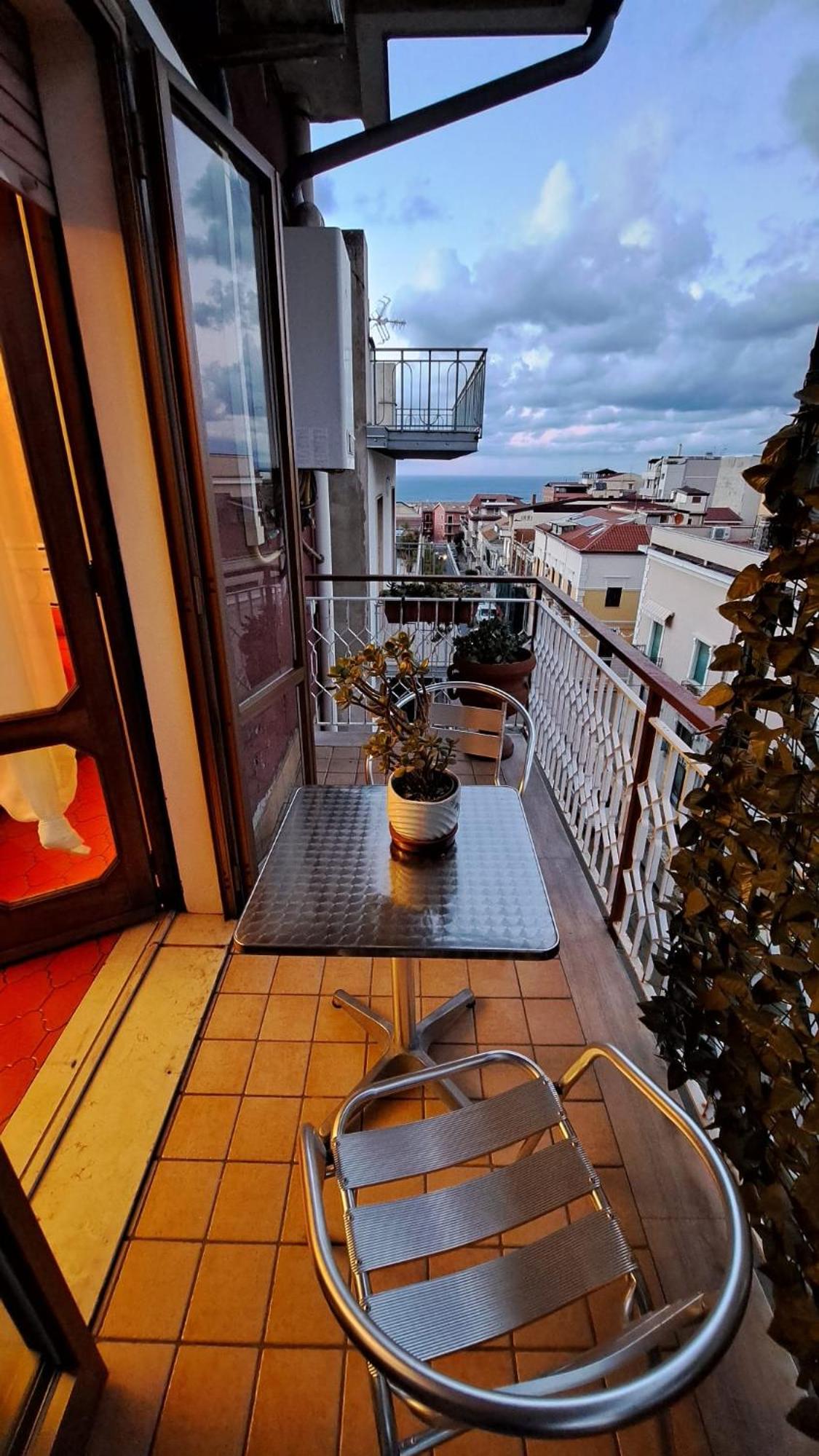 B&B Centrum Palmi en Palmi — balance & terrace