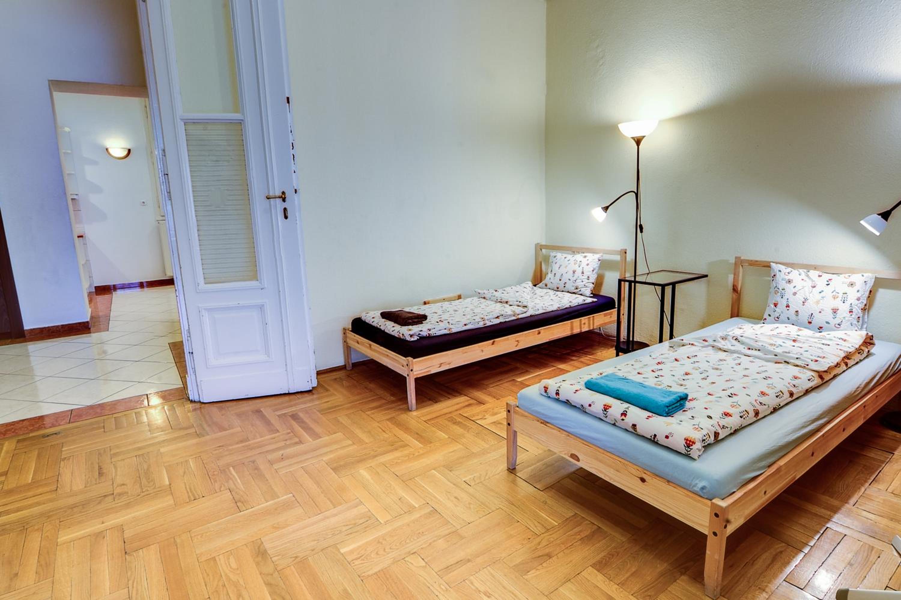 Pal's Hostel and Apartments