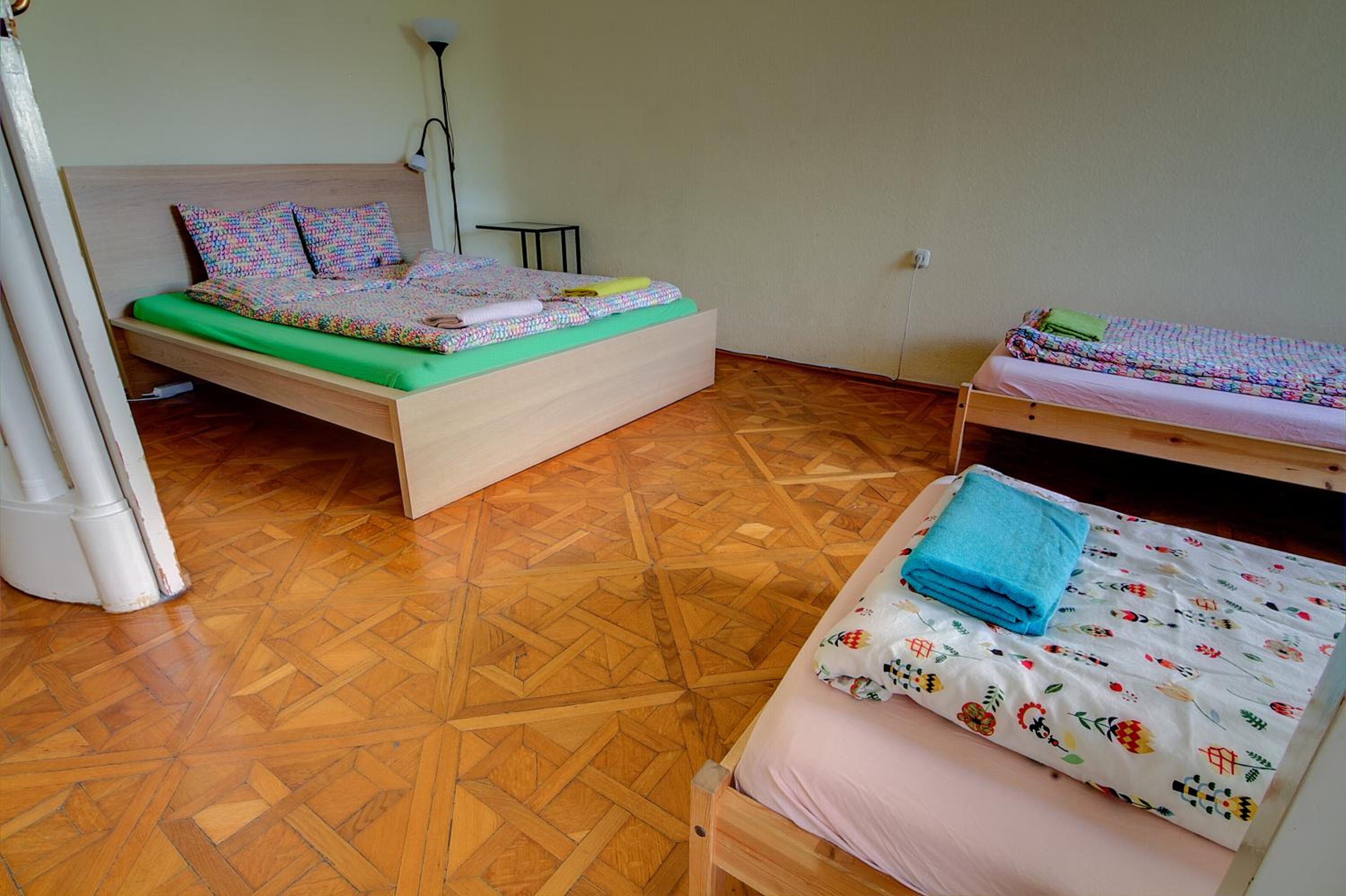 Pal's Hostel and Apartments