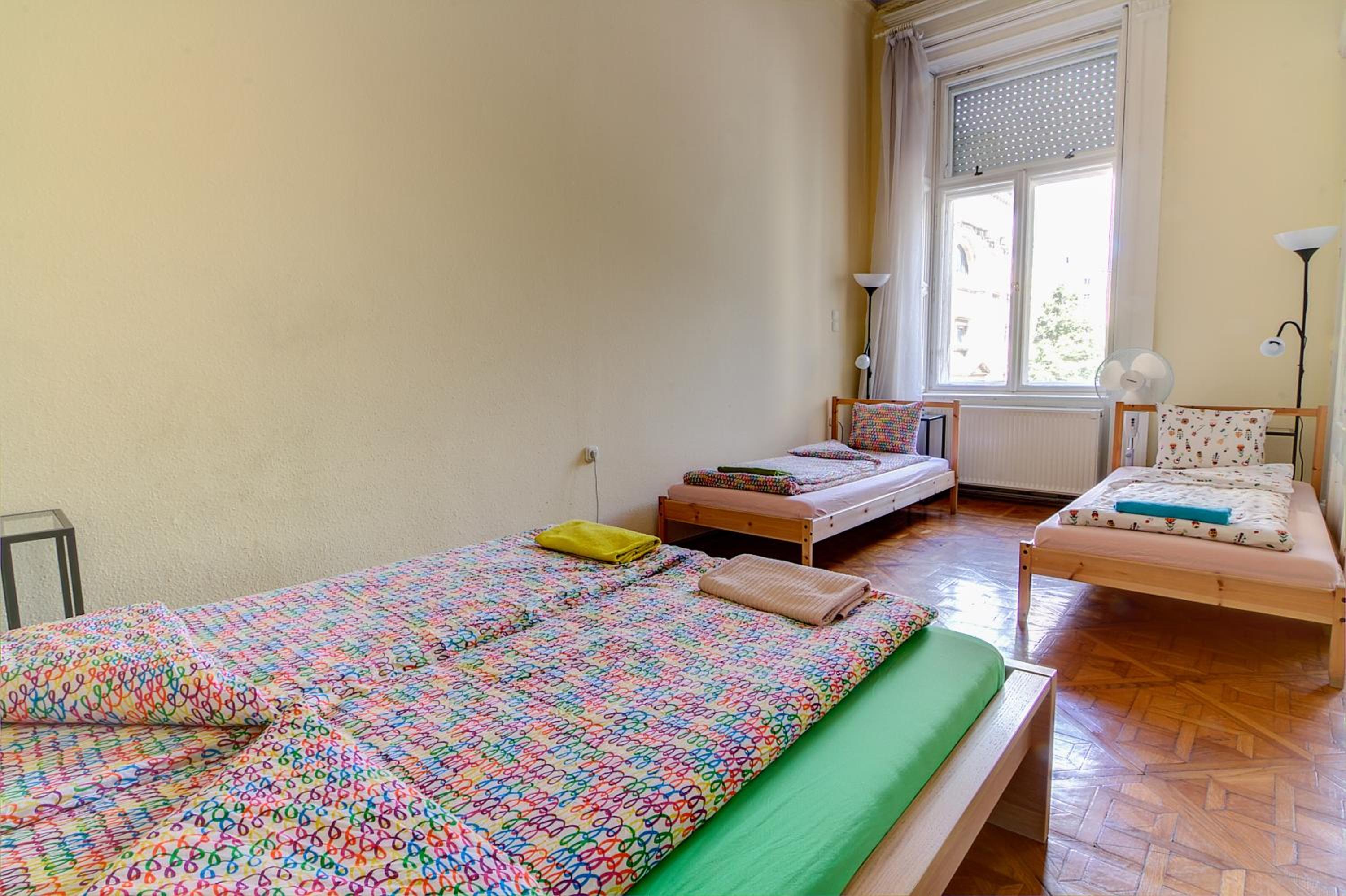 Pal's Hostel and Apartments
