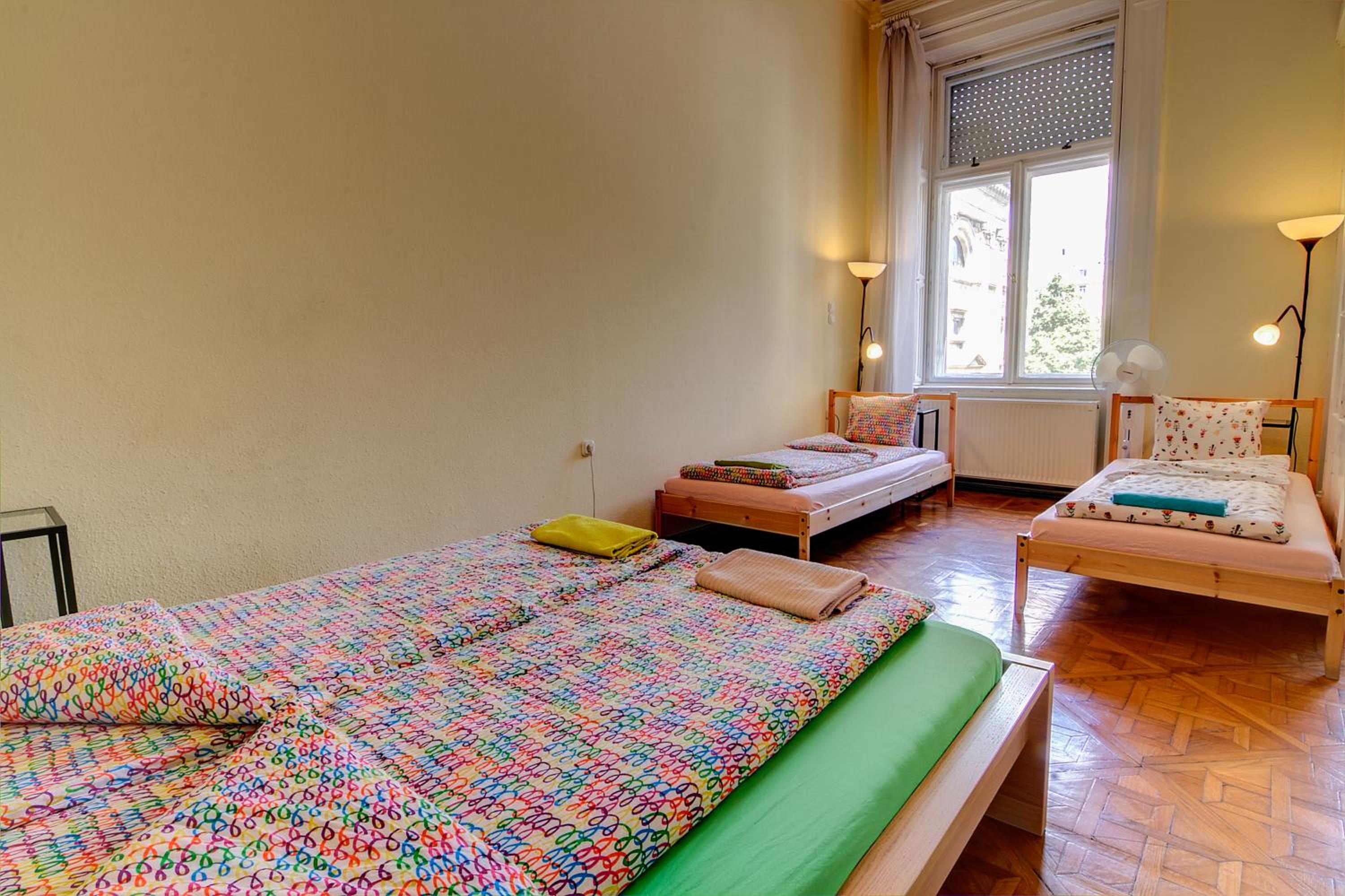 Pal's Hostel and Apartments