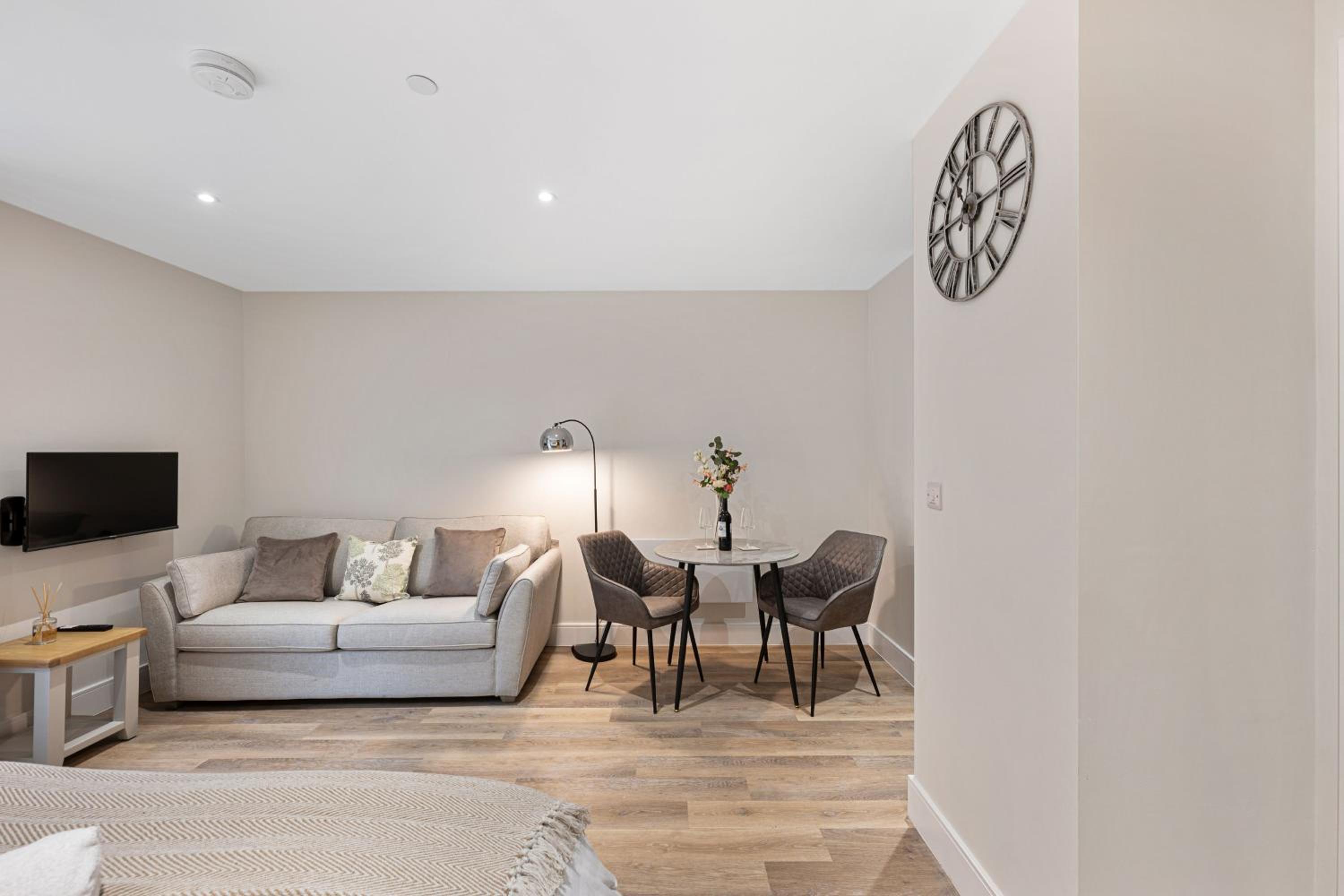 The Haddon Studio - Apartment 7 view 2