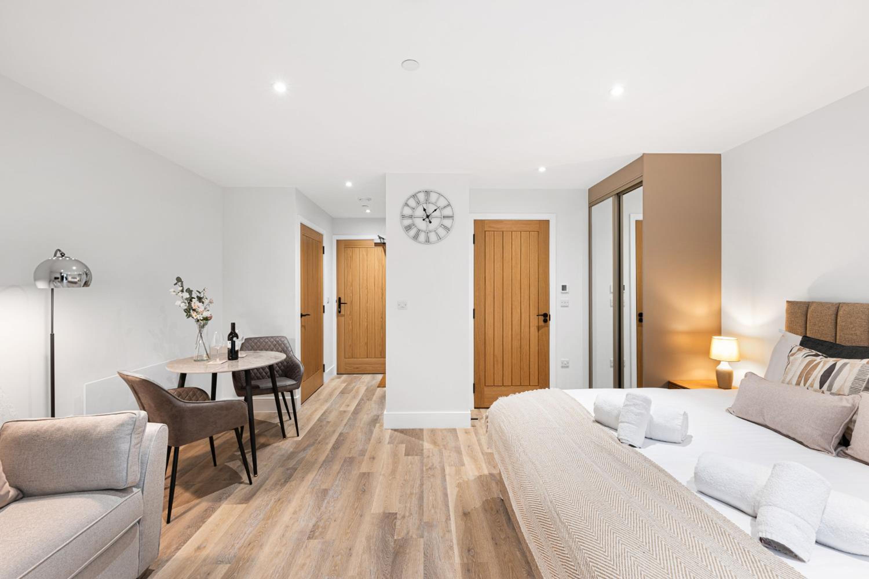 The Haddon Studio - Apartment 7 view 5