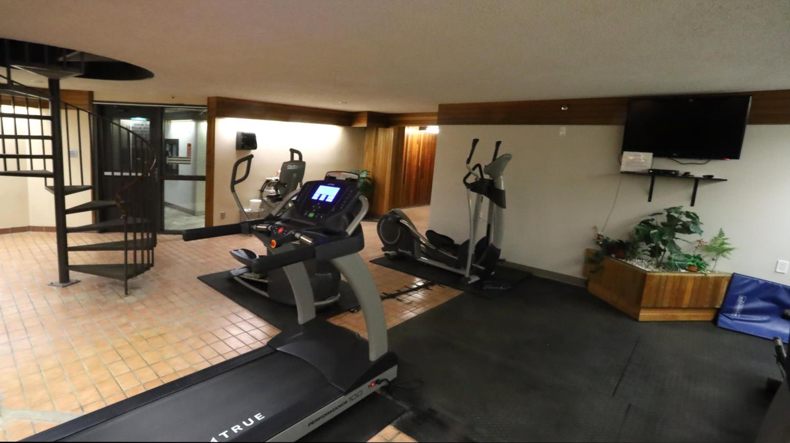 Cambridge 2 BR king gym Near Uni RUH City H