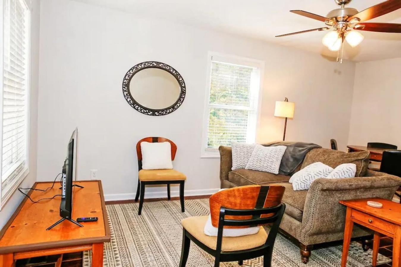 Quaint Newly Renovated Downtown Cottage