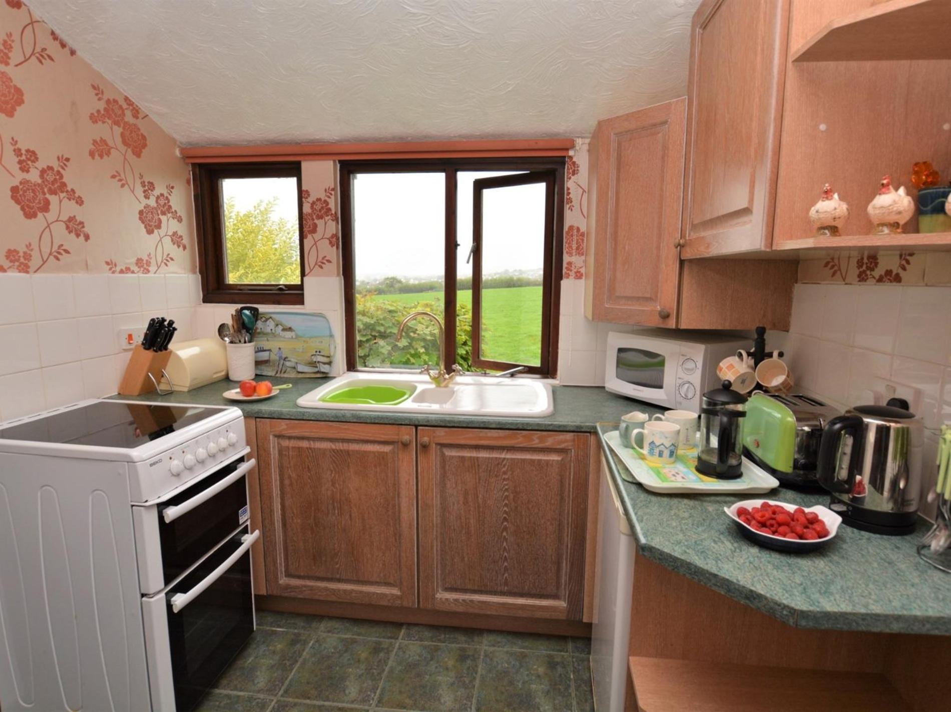 2 Bed in Bude oc-annre view 4