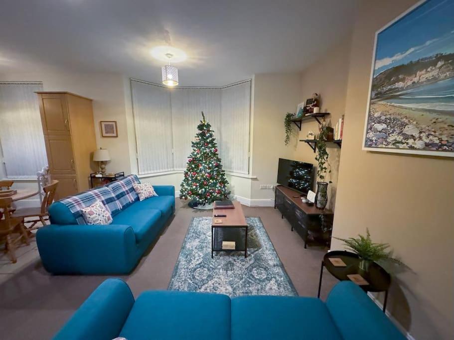 Private Parking, Central Llandudno, King Bed with Ensuite at Clement Lodge view 4