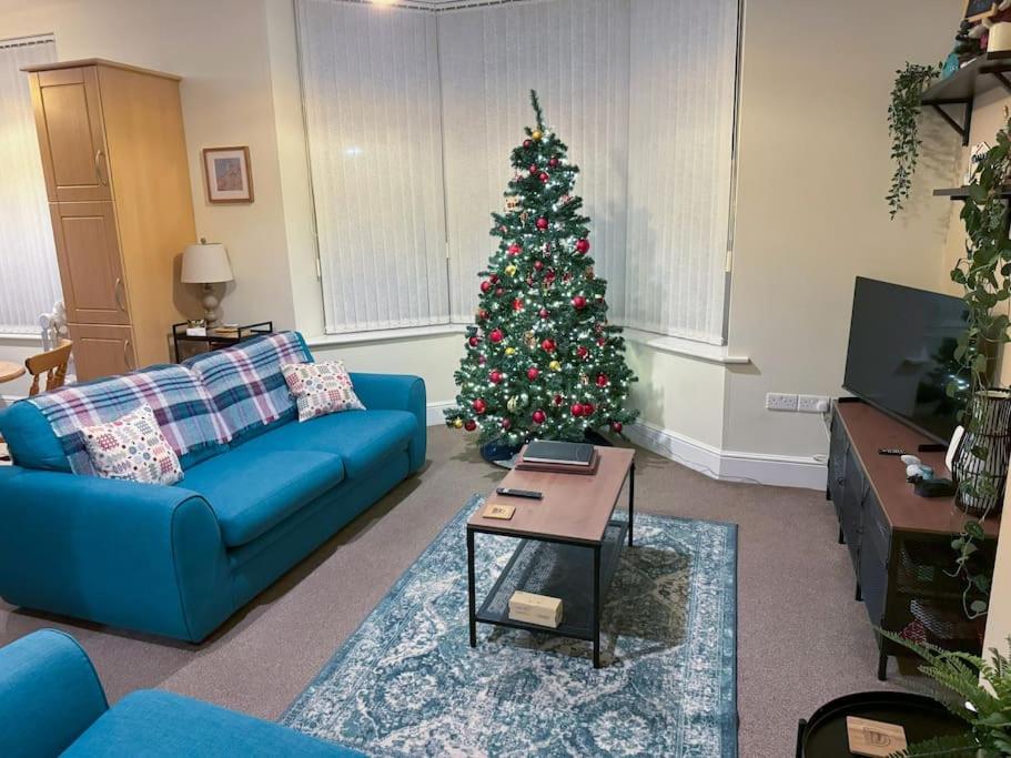 Private Parking, Central Llandudno, King Bed with Ensuite at Clement Lodge view 3