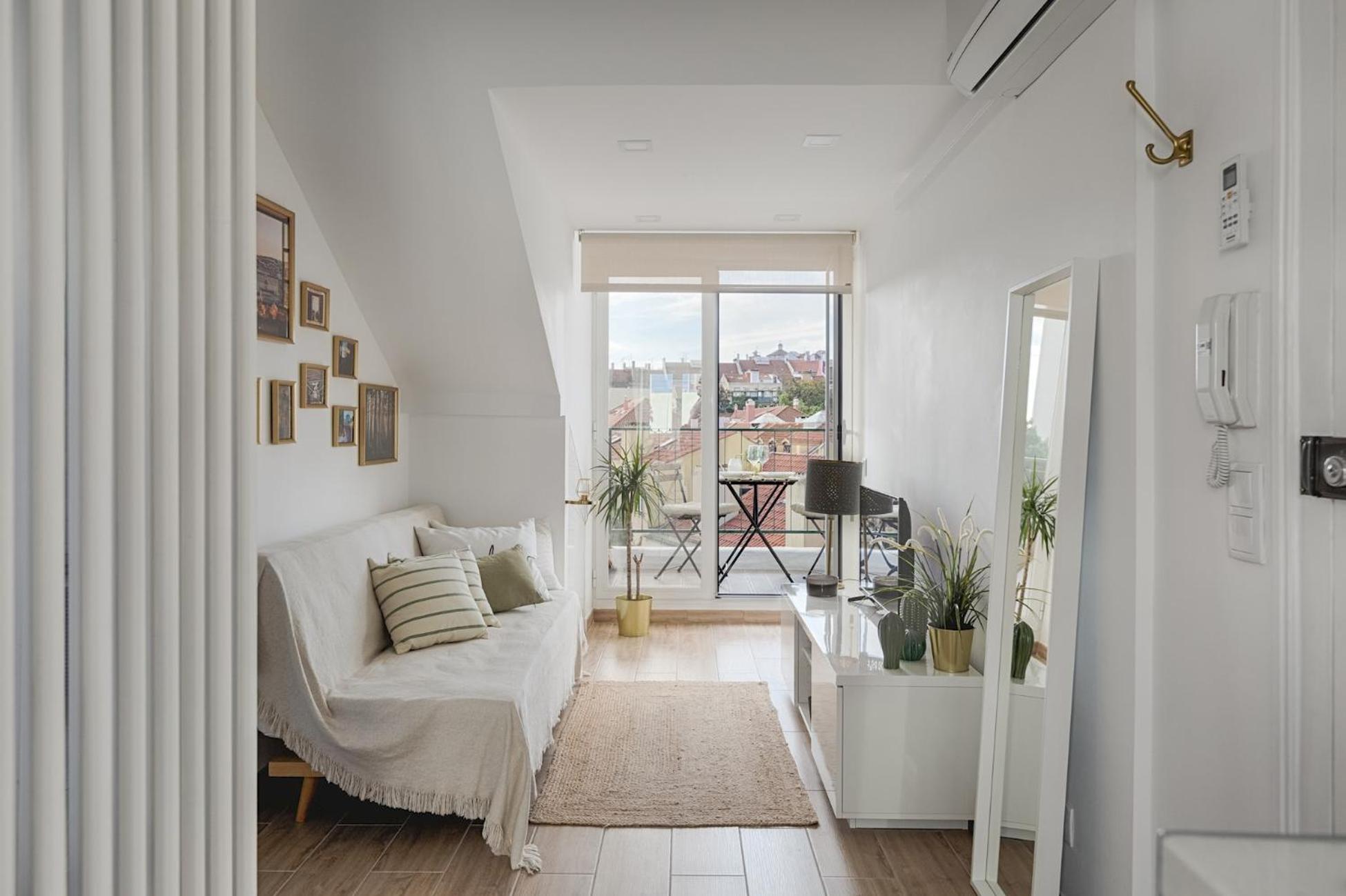 Romantic Gem with 2 Terraces in Alcântara view 4