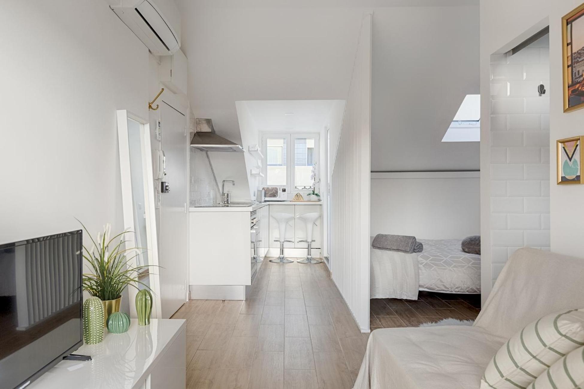 Romantic Gem with 2 Terraces in Alcântara view 5