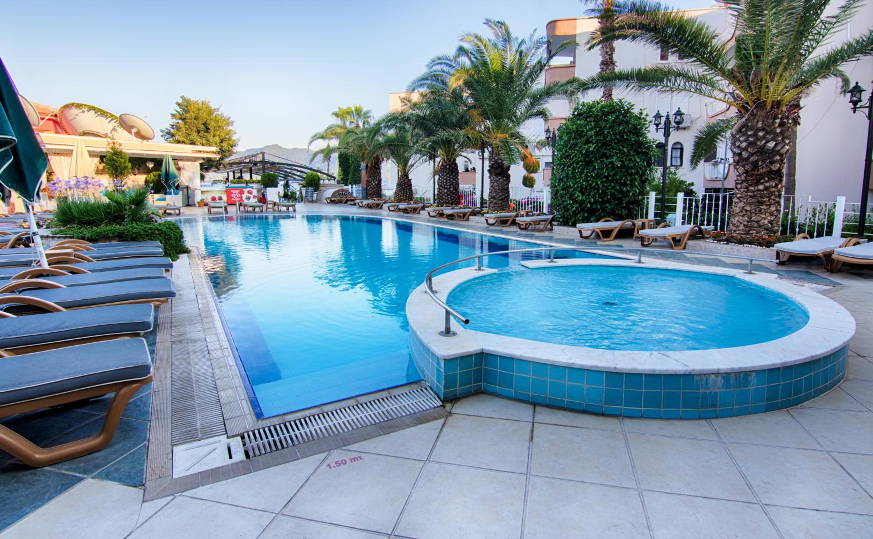 Romance Beach Hotel - Image 15