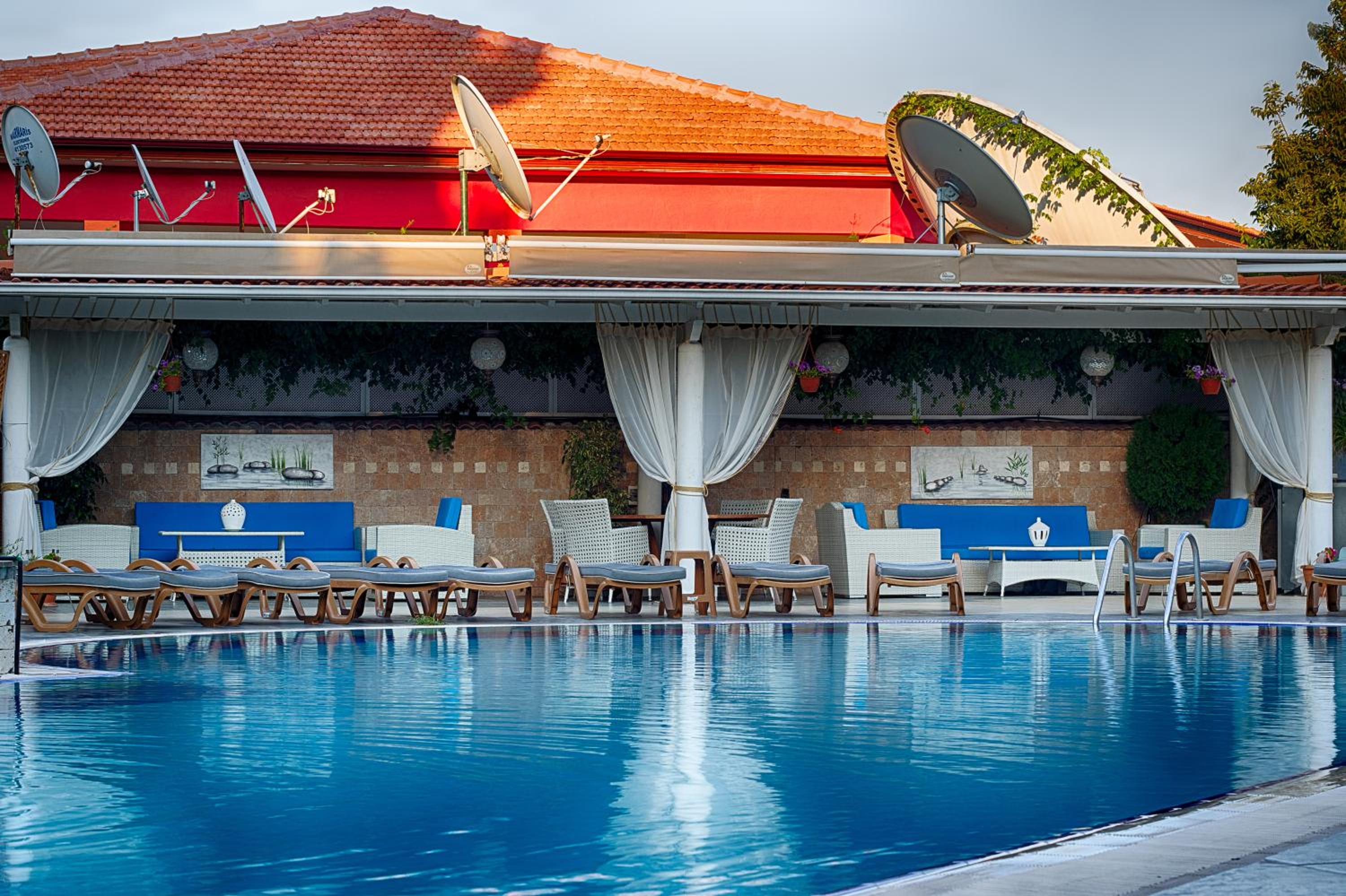 Romance Beach Hotel - Image 12