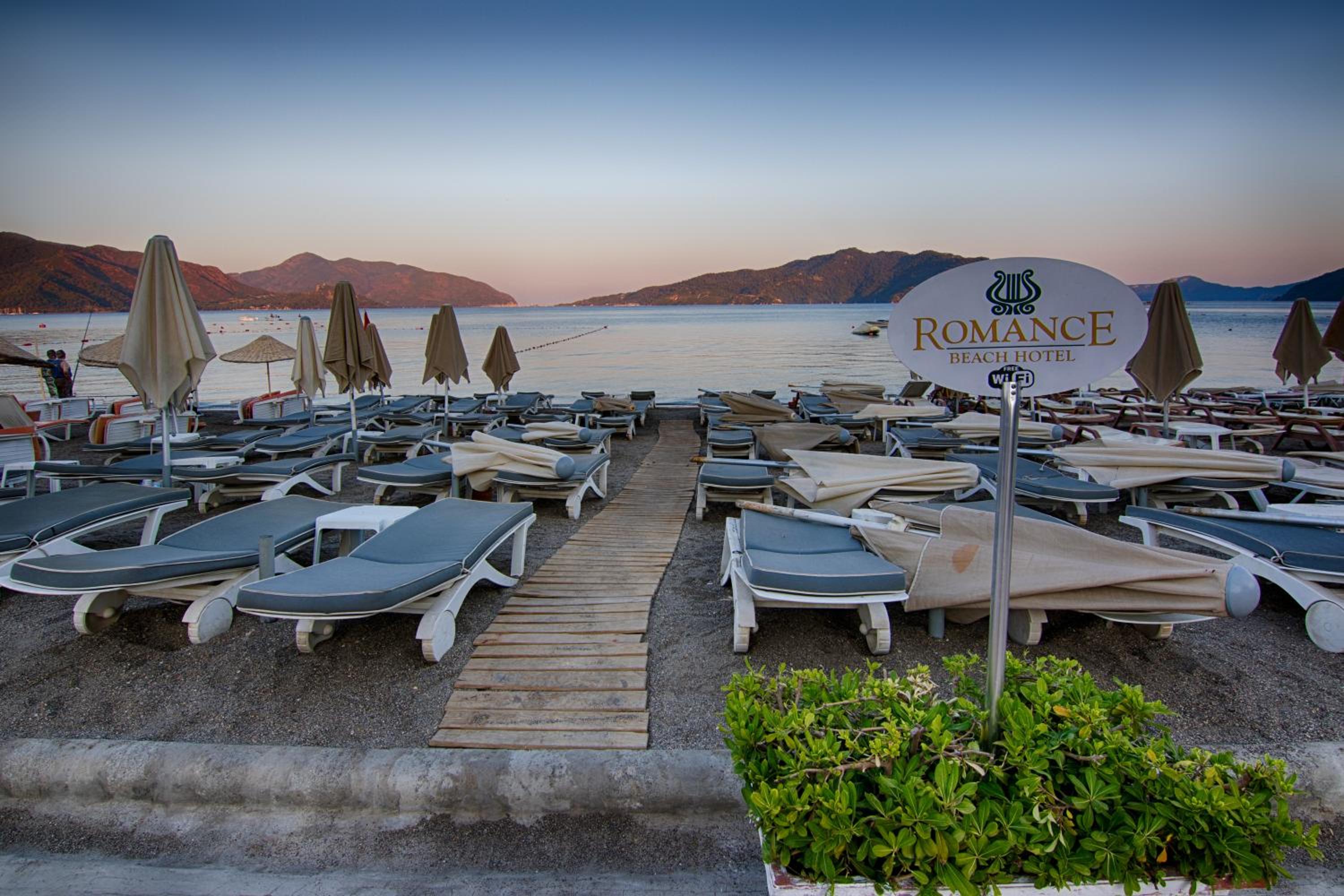 Romance Beach Hotel - Image 22