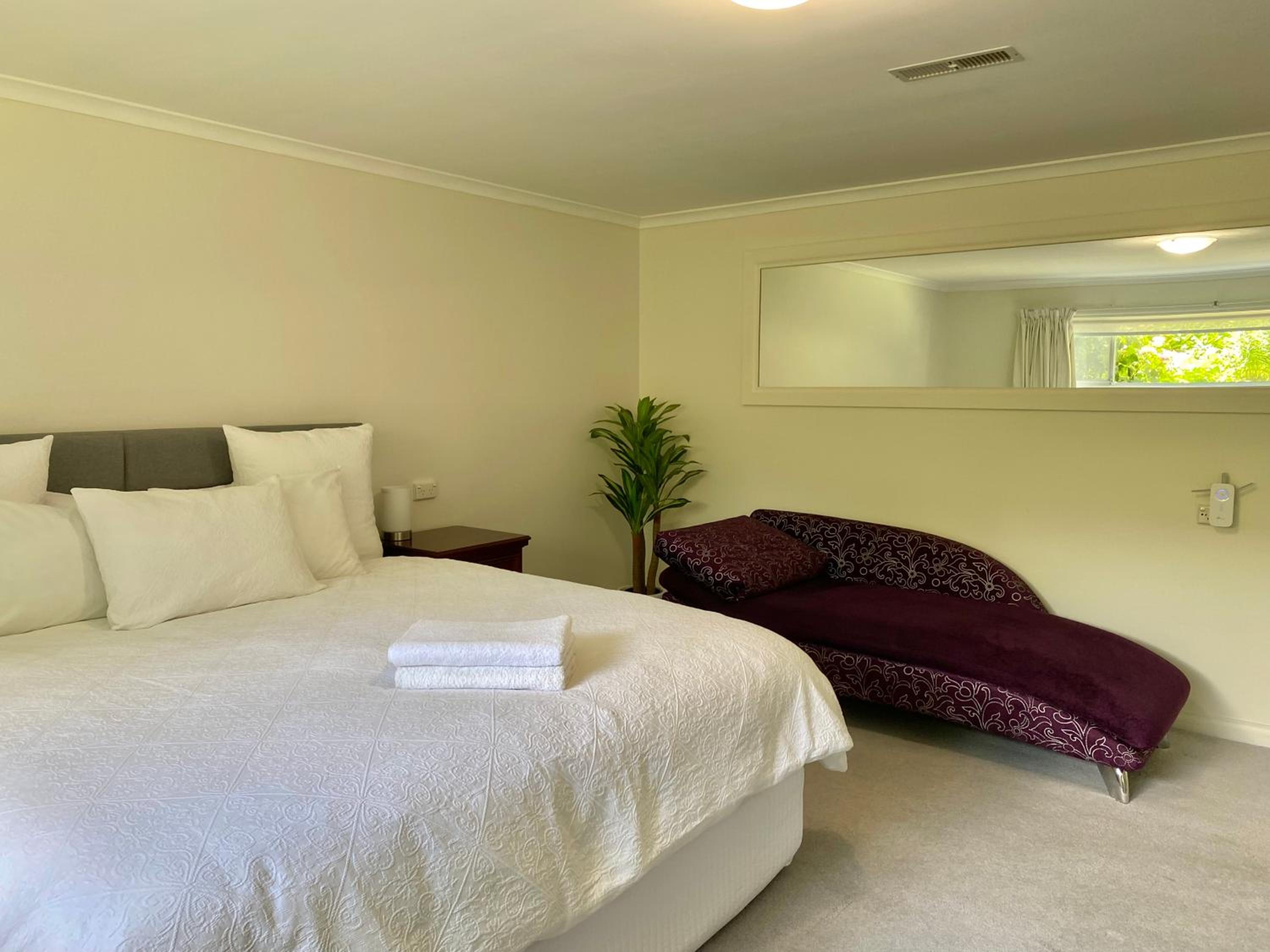 Spacious Apartment with the view of Mt. Wellington
