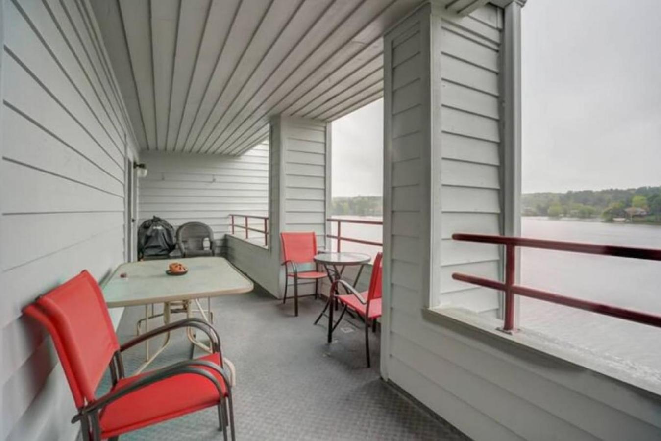 LAKEFRONT PENTHOUSE FULLY UPGRADED PANORAMIC VIEWS BOAT SLIP INDOOR OUTDOOR POOL view 2