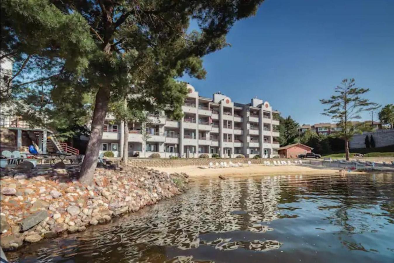 LAKEFRONT PENTHOUSE FULLY UPGRADED PANORAMIC VIEWS BOAT SLIP INDOOR OUTDOOR POOL view 3