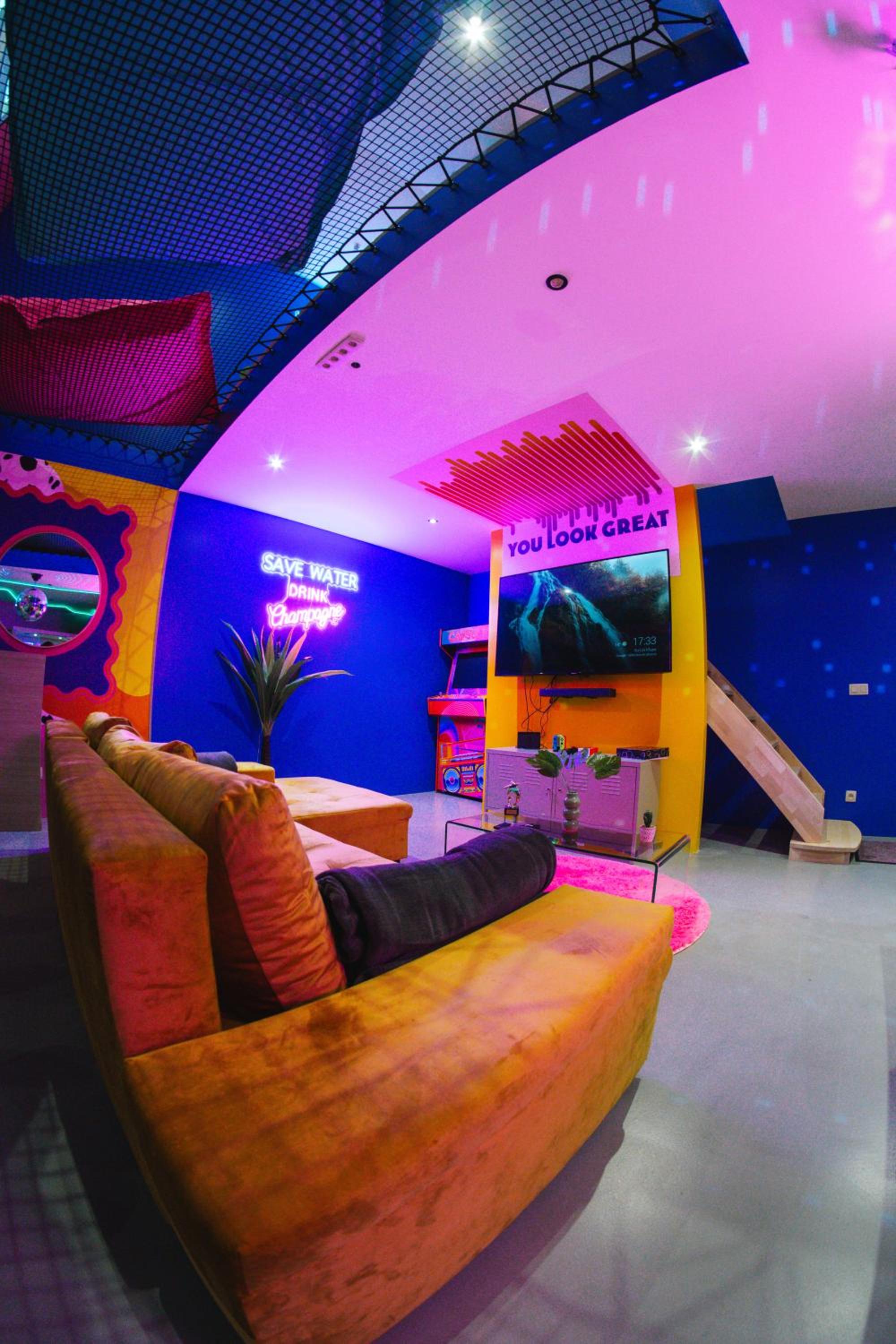 Capsule Boogie-Woogie - JACUZZI - SAUNA - BILLARD - JEUX - ECRAN GÉANT - FILET SUSPENDU - NETFLIX