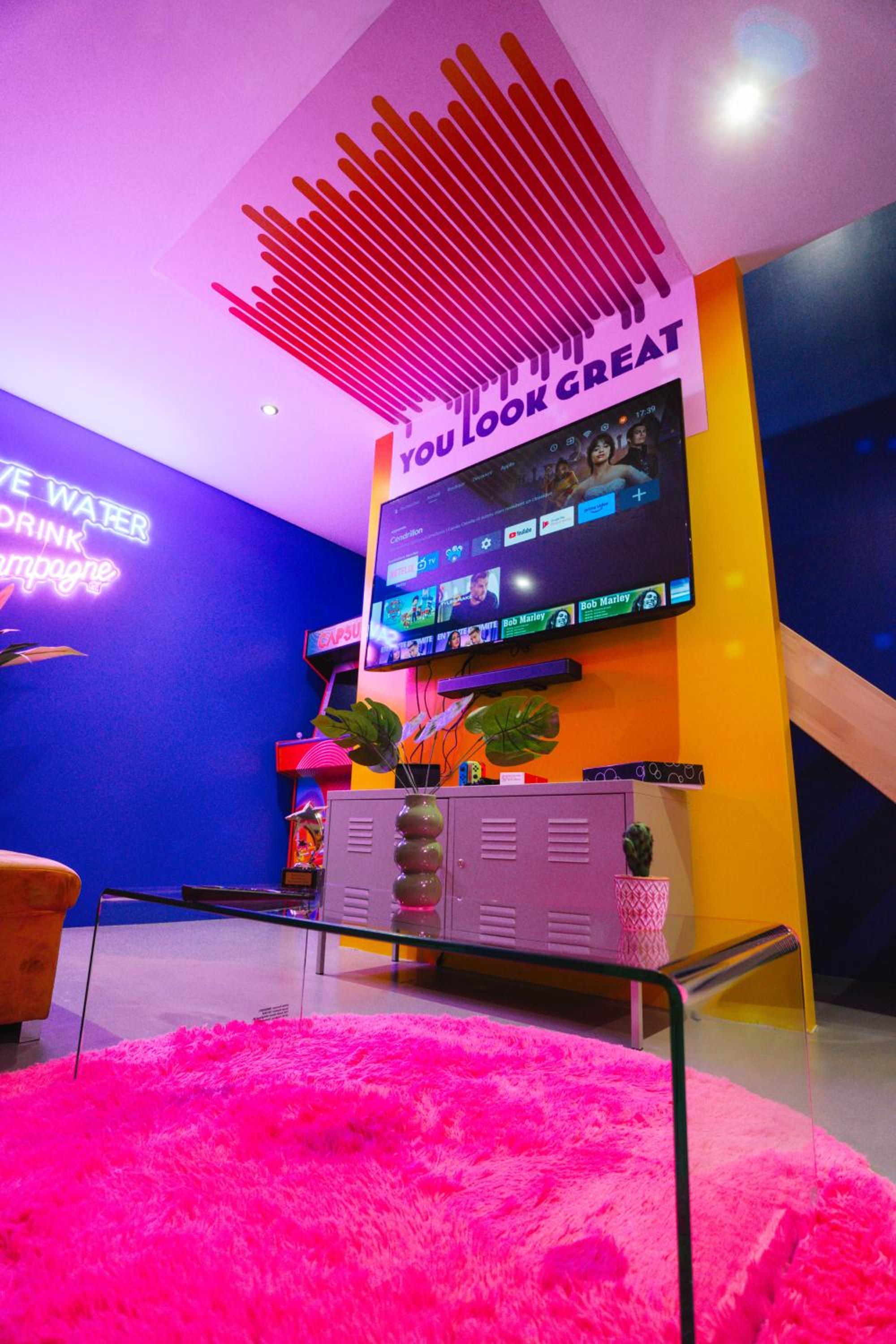 Capsule Boogie-Woogie - JACUZZI - SAUNA - BILLARD - JEUX - ECRAN GÉANT - FILET SUSPENDU - NETFLIX