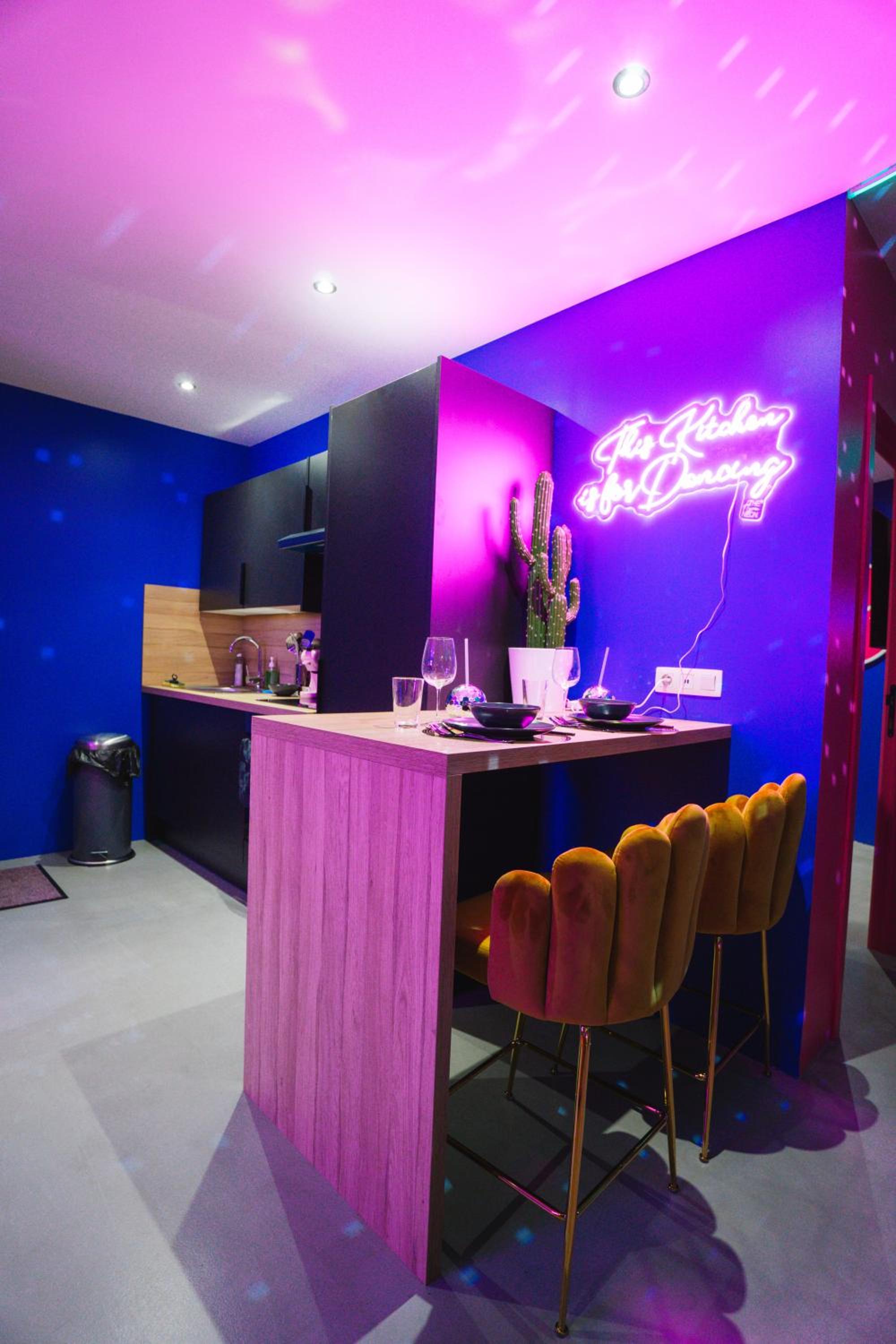 Capsule Boogie-Woogie - JACUZZI - SAUNA - BILLARD - JEUX - ECRAN GÉANT - FILET SUSPENDU - NETFLIX
