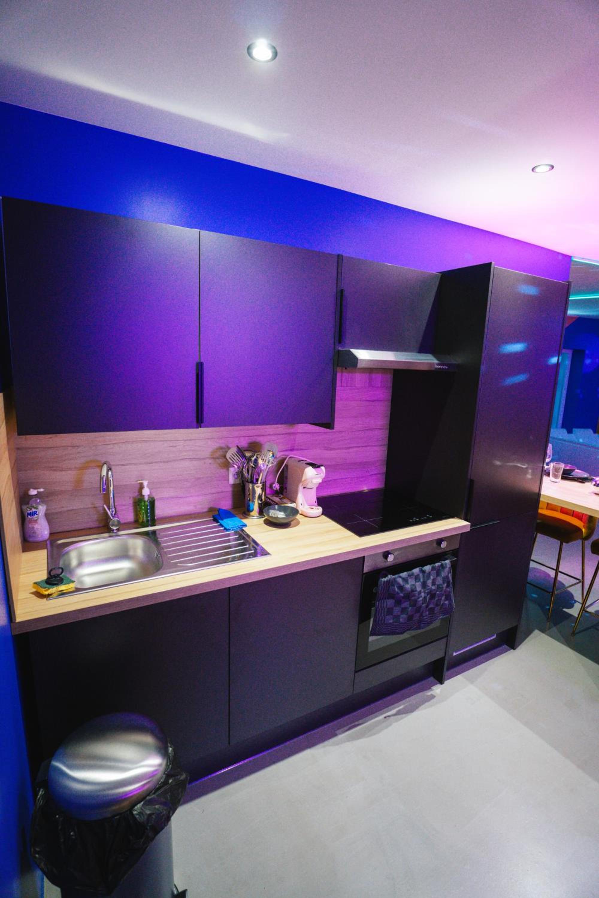 Capsule Boogie-Woogie - JACUZZI - SAUNA - BILLARD - JEUX - ECRAN GÉANT - FILET SUSPENDU - NETFLIX
