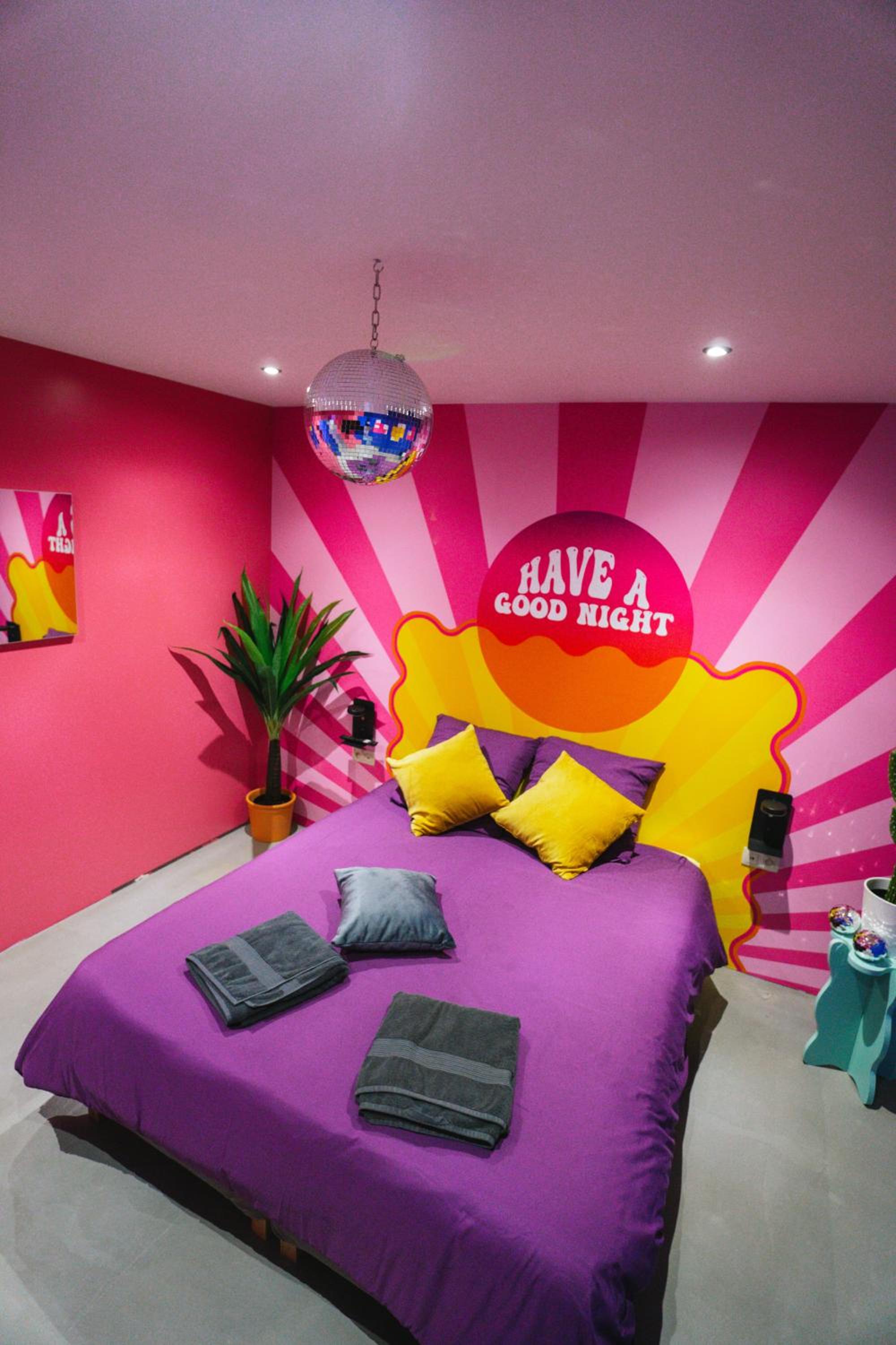 Capsule Boogie-Woogie - JACUZZI - SAUNA - BILLARD - JEUX - ECRAN GÉANT - FILET SUSPENDU - NETFLIX