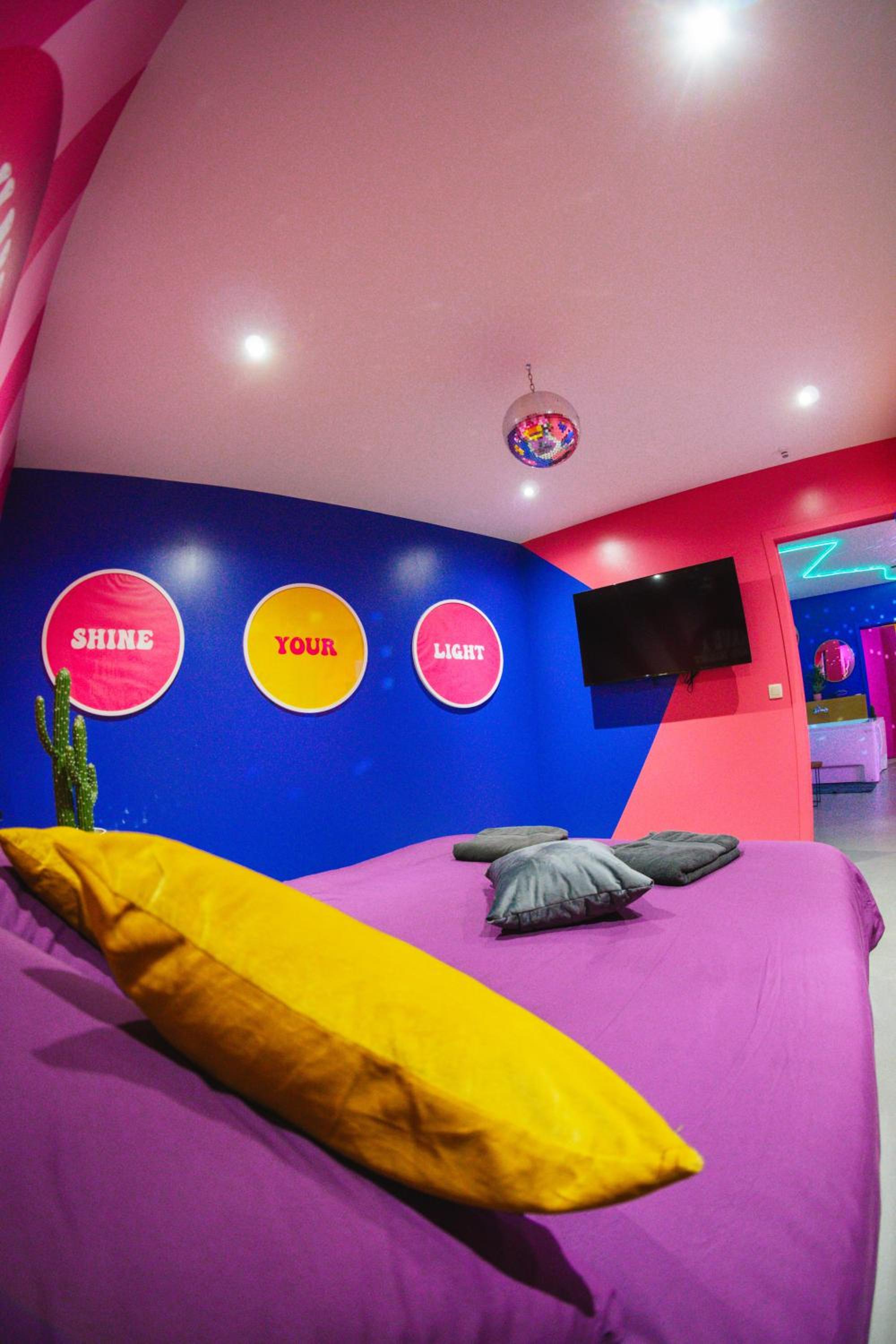 Capsule Boogie-Woogie - JACUZZI - SAUNA - BILLARD - JEUX - ECRAN GÉANT - FILET SUSPENDU - NETFLIX