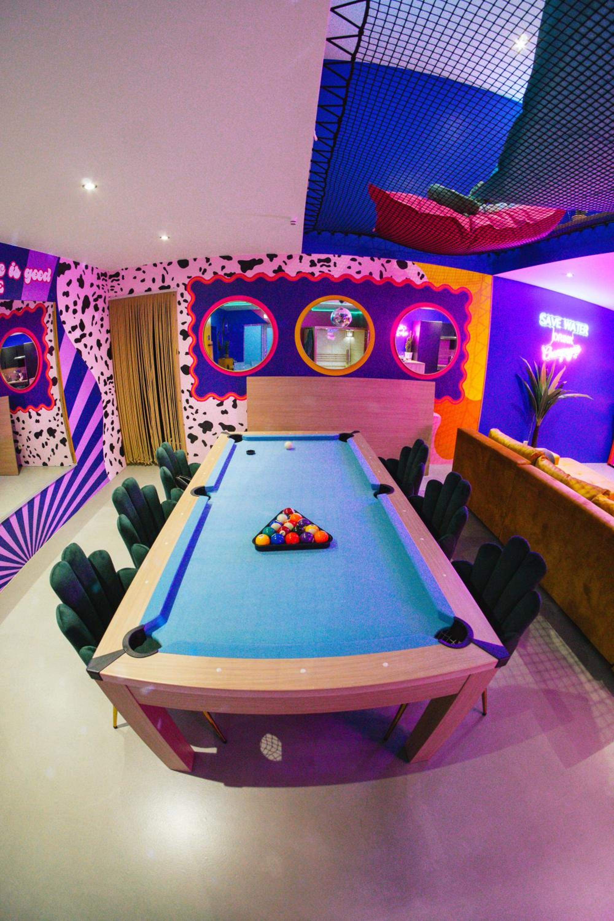 Capsule Boogie-Woogie - JACUZZI - SAUNA - BILLARD - JEUX - ECRAN GÉANT - FILET SUSPENDU - NETFLIX