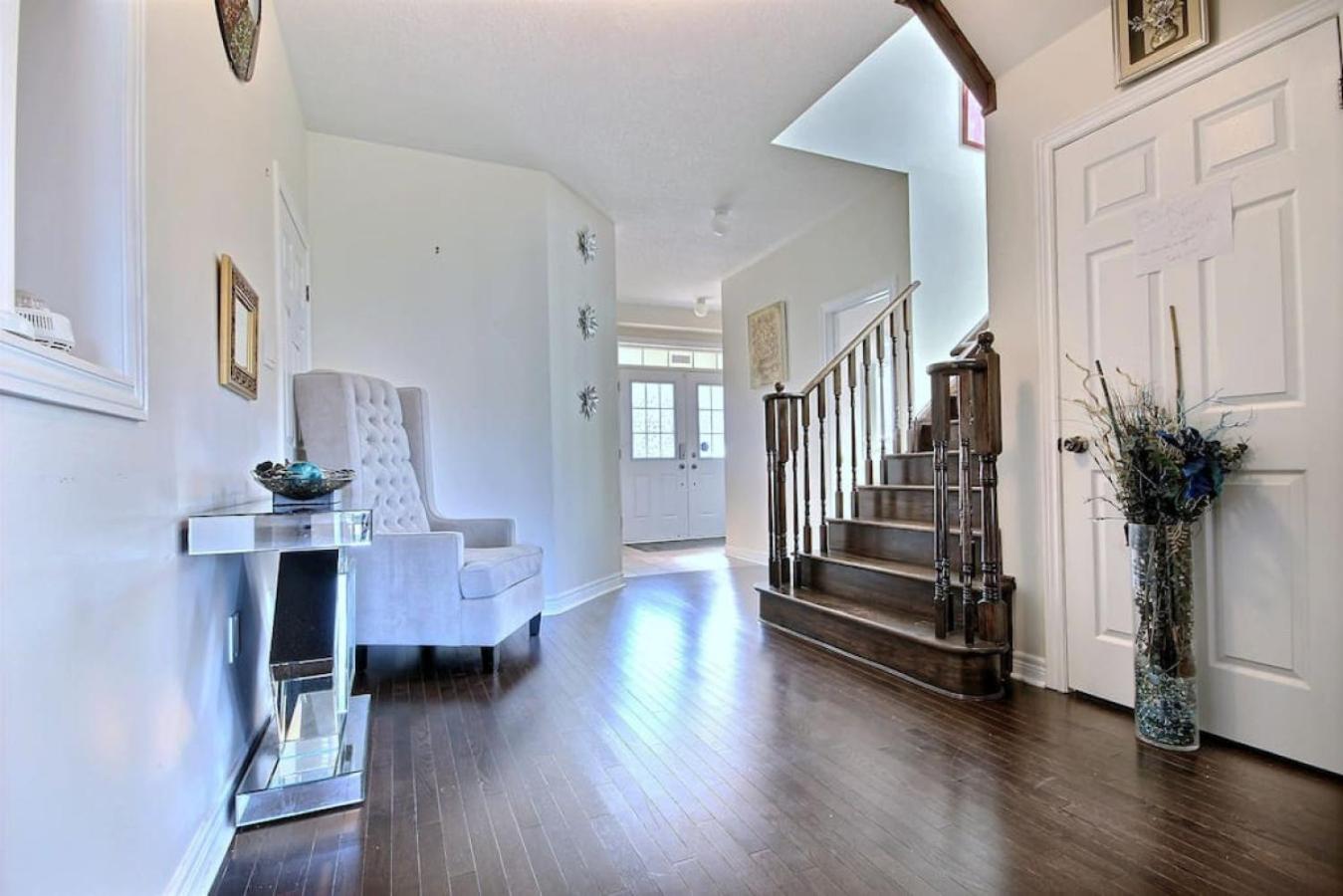Luxury Home Mins from Waterfall next to Transit
