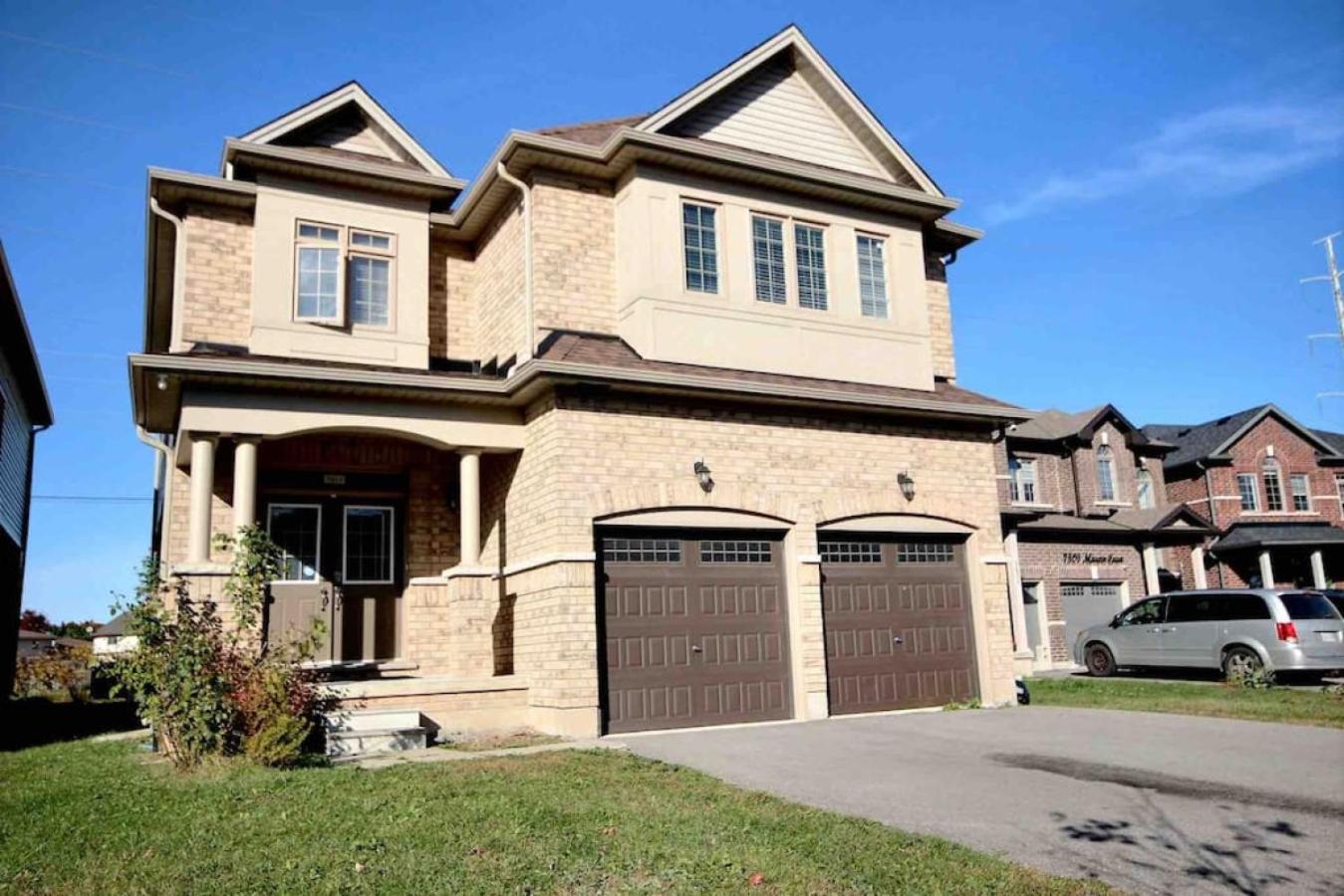 Luxury Home Mins from Waterfall next to Transit