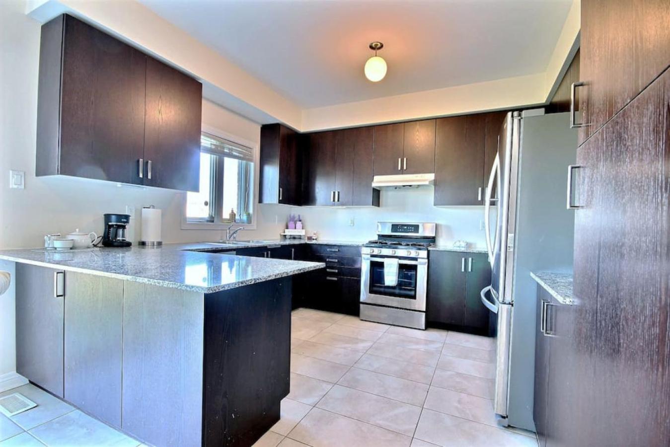 Luxury Home Mins from Waterfall next to Transit