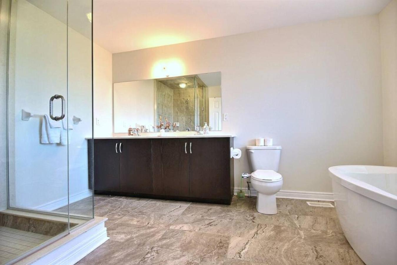Luxury Home Mins from Waterfall next to Transit