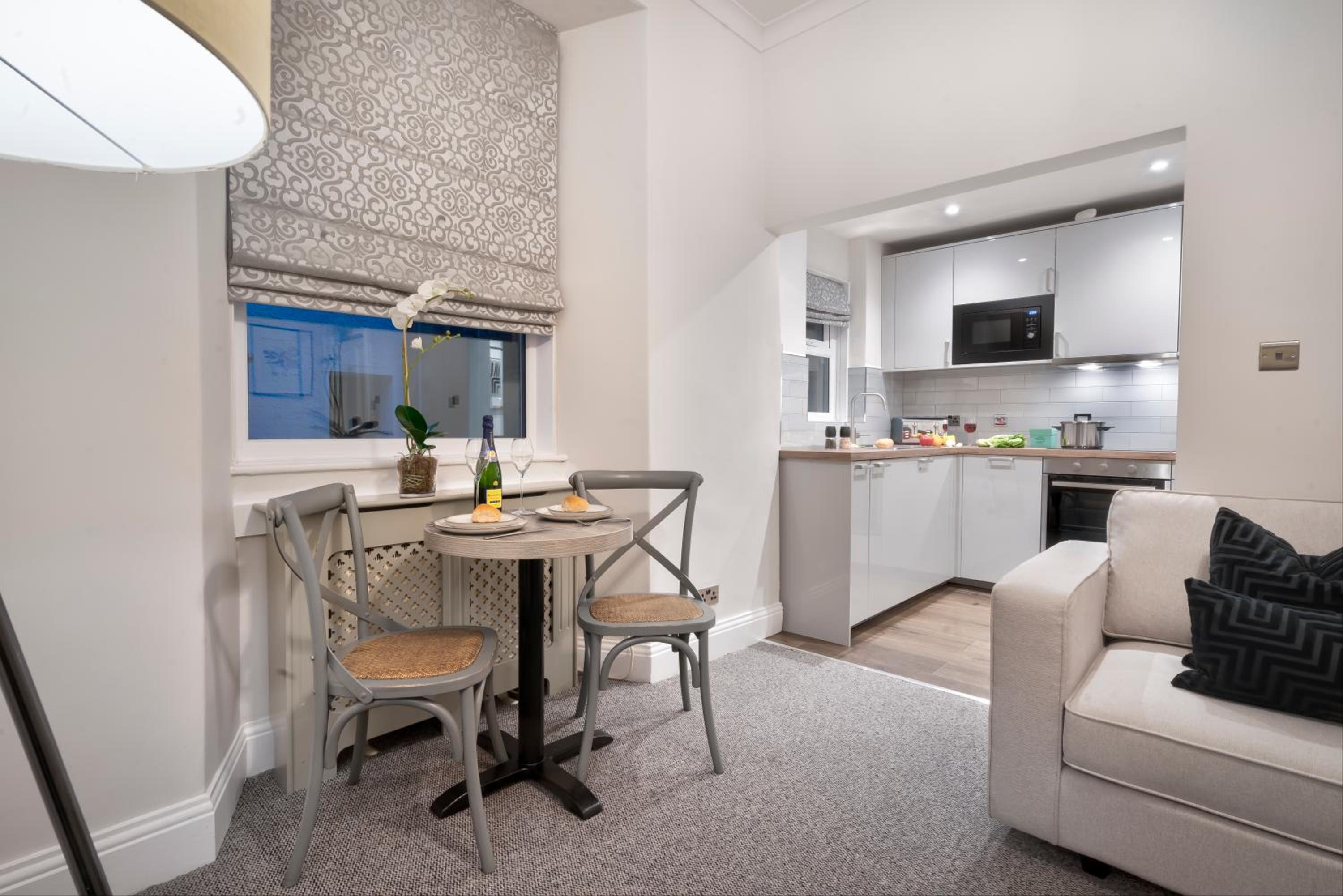 Courtyard Apartments