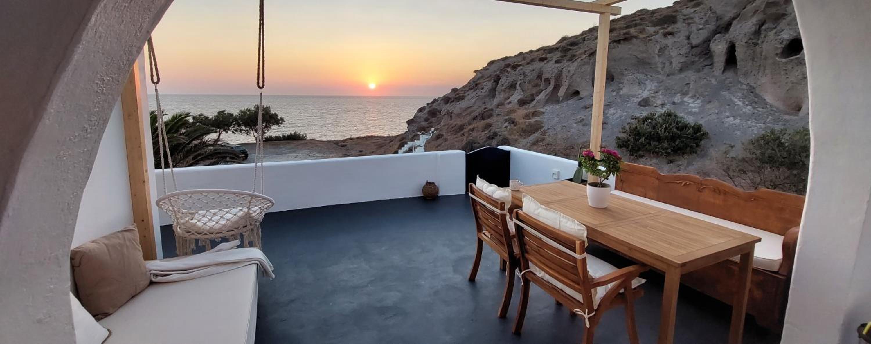 Α Peaceful Seafront Escape in Santorini- Sonus Mare view 4