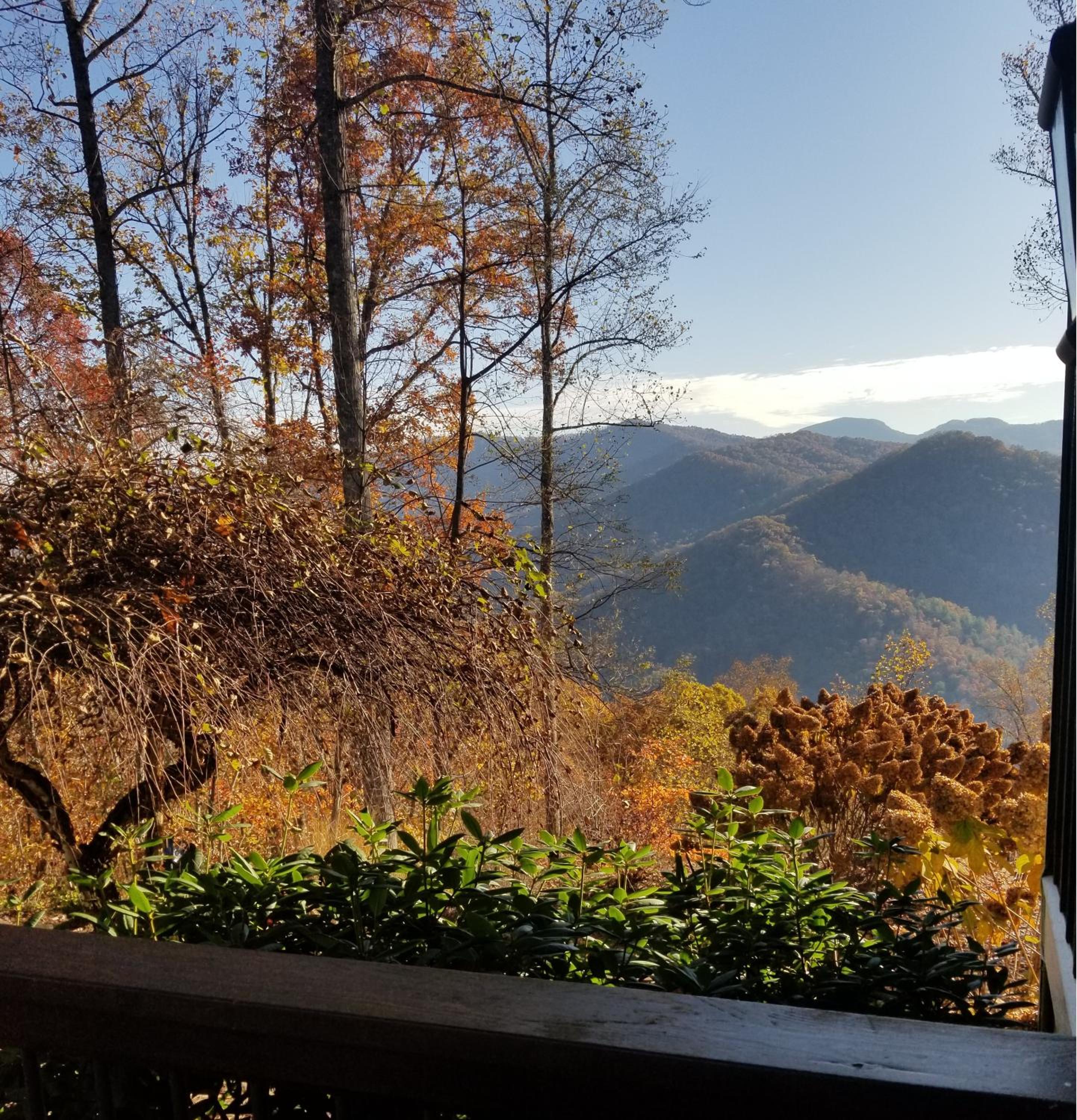 Buttercup Haven - Sweeping Mountain Views - 5 Star Rated Home - Hot Tub view 2