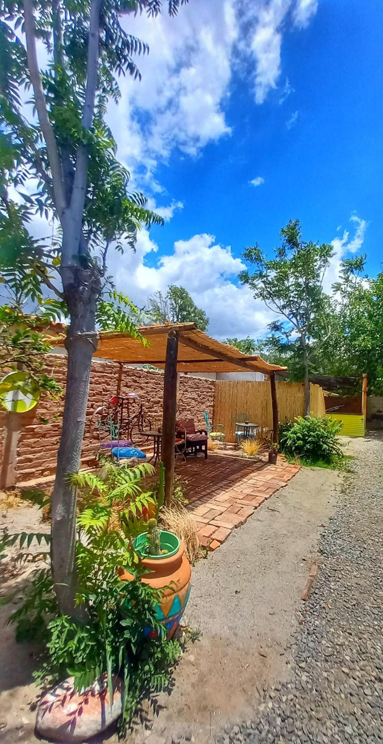 Huaka Hostel and Guest house