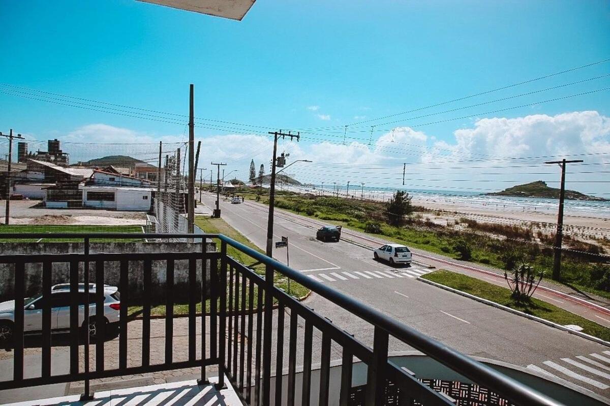 Apto Pé na Areia com Piscina Privativa