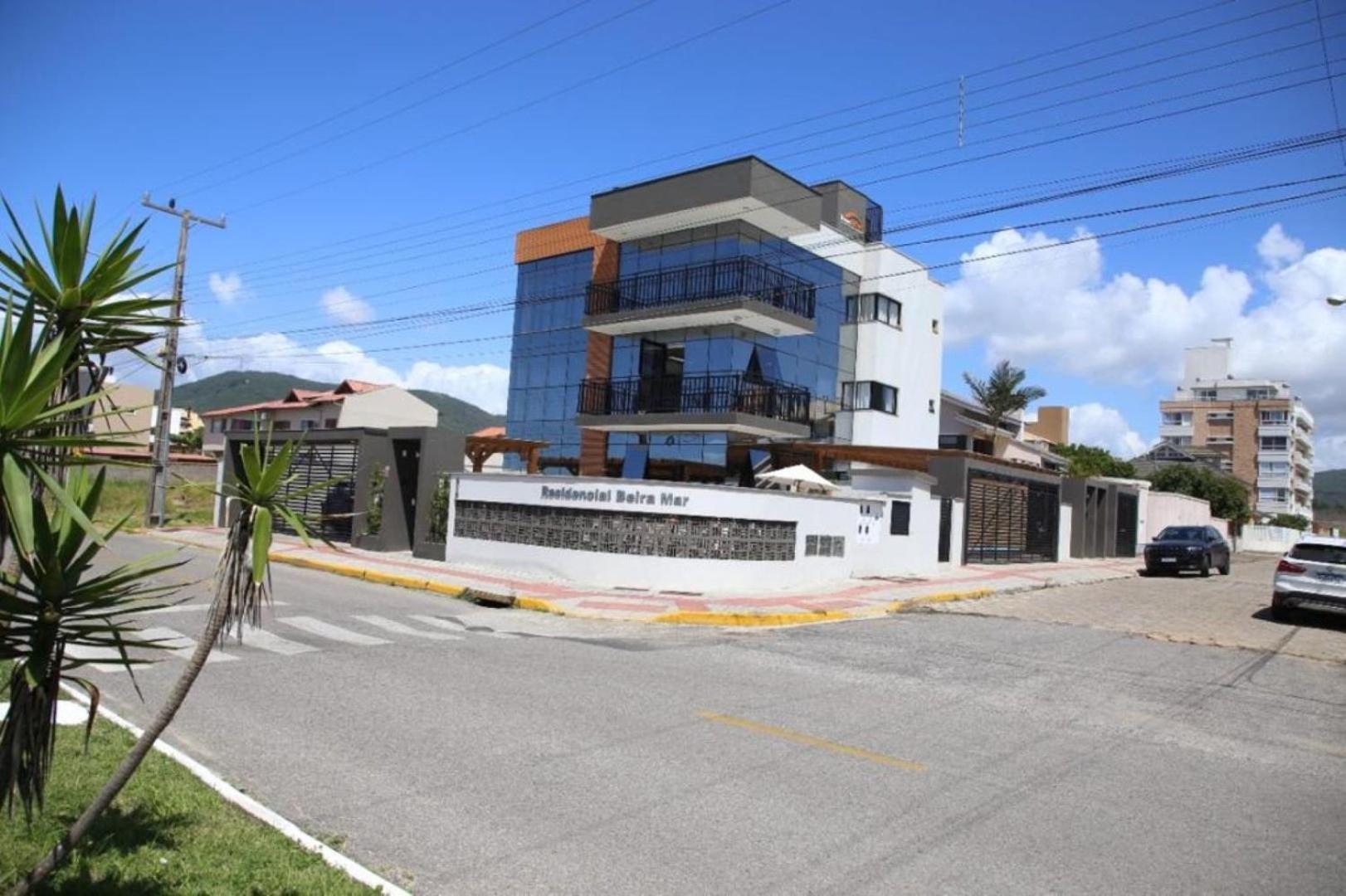 Apto Pé na Areia com Piscina Privativa