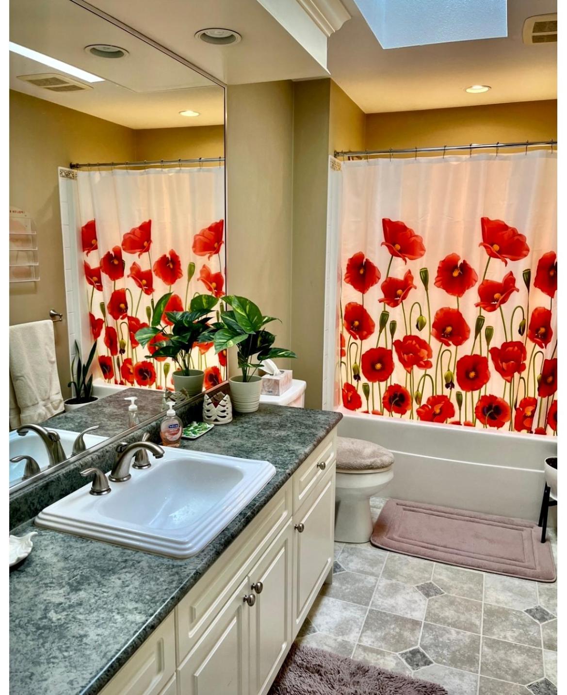 Spacious & Comfortable, Private Queen Room & Bath in West Cloverdale